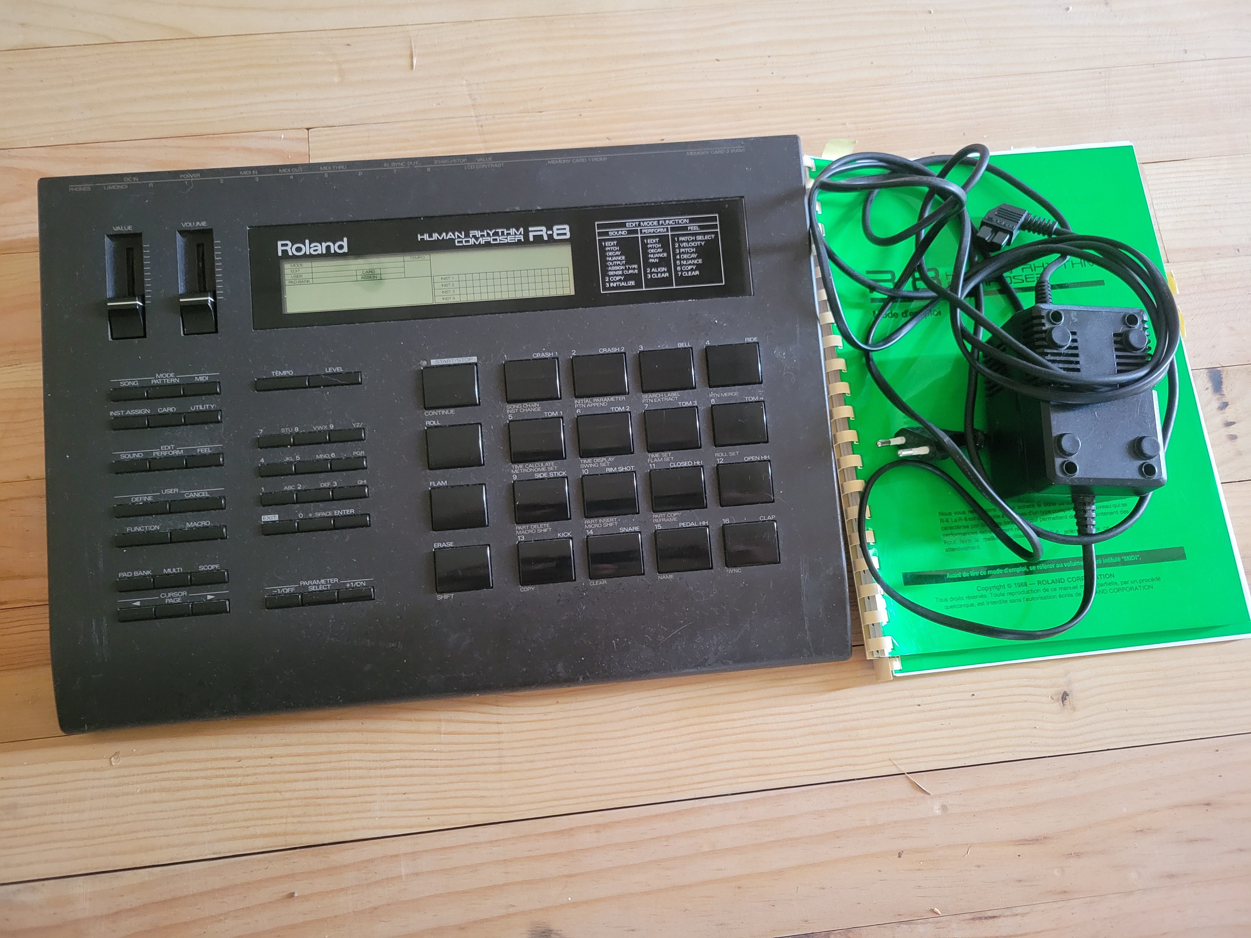 Roland R-8 pour pièces 