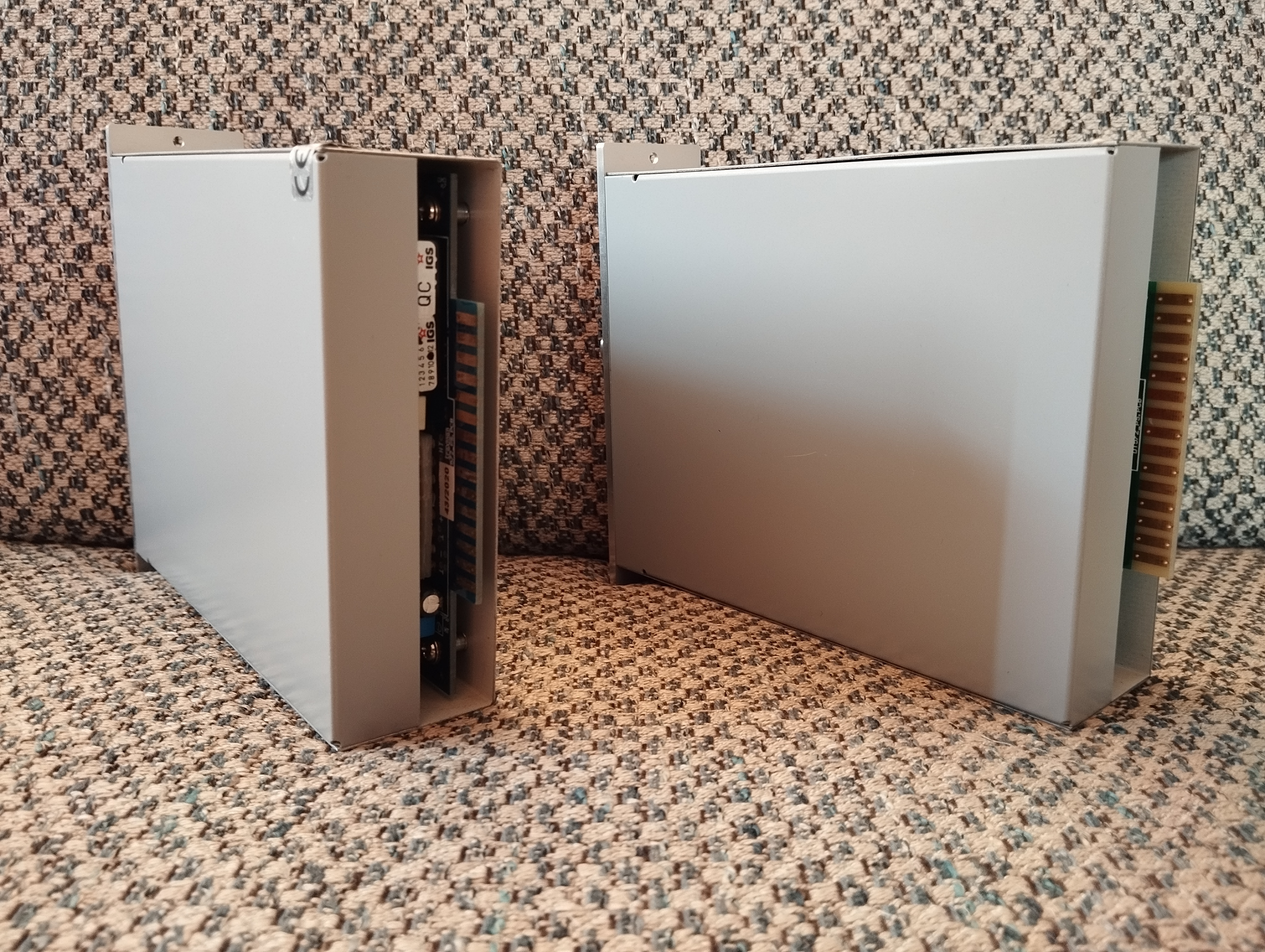 IGS Audio 572 Red Stripe (22877)