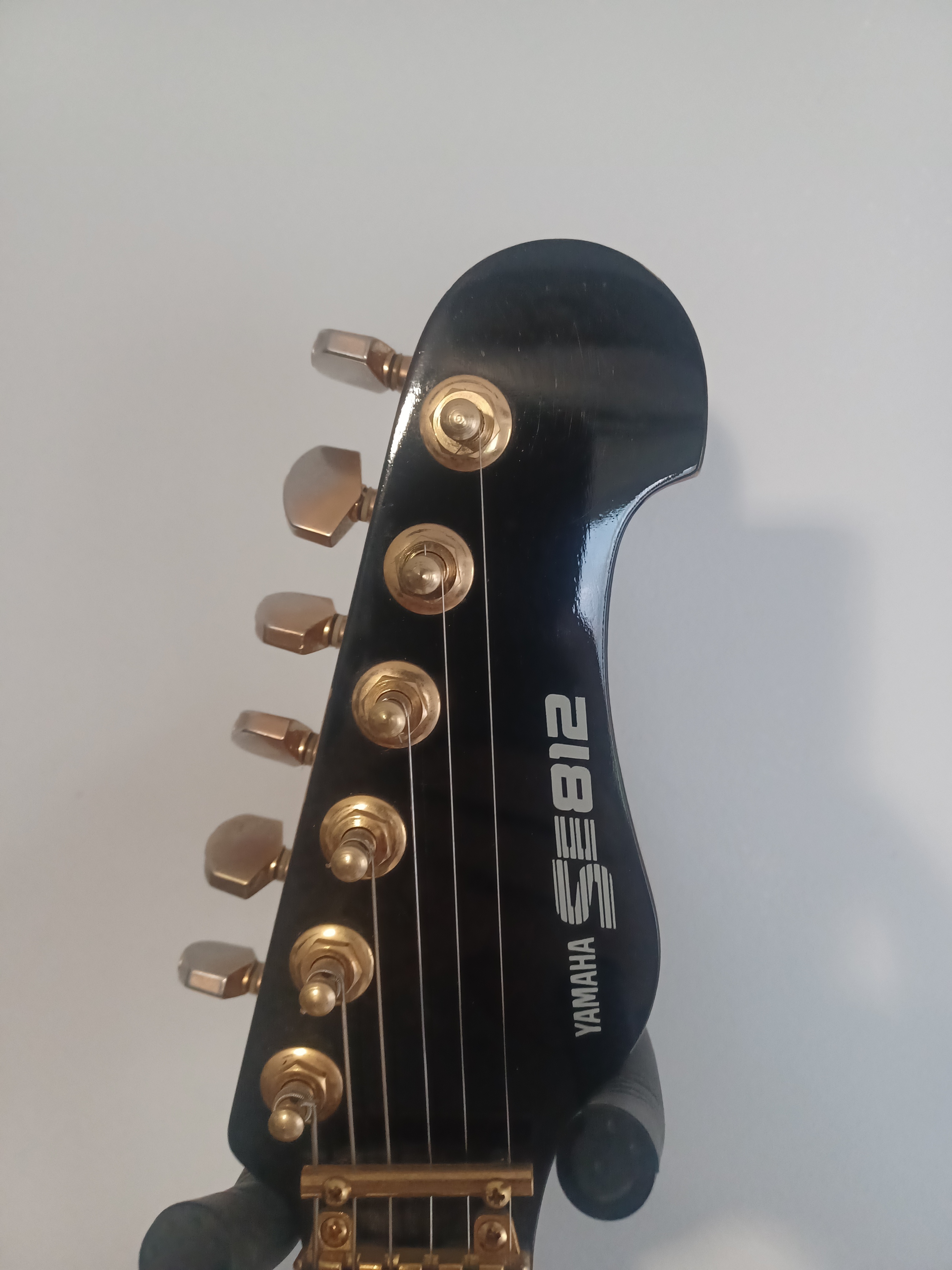 VENDS GUITARE YAMAHA SE 812