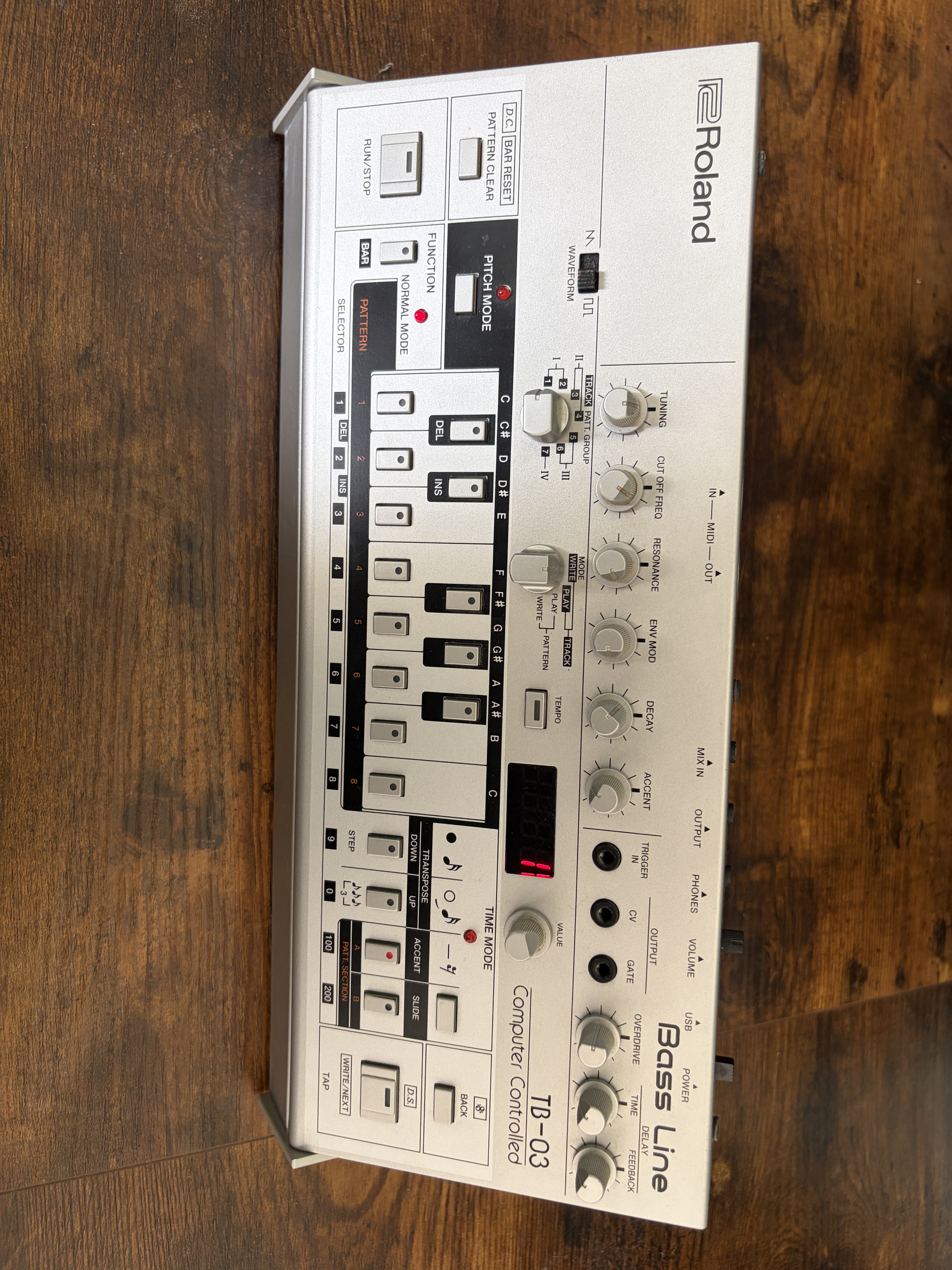 Roland tb03 