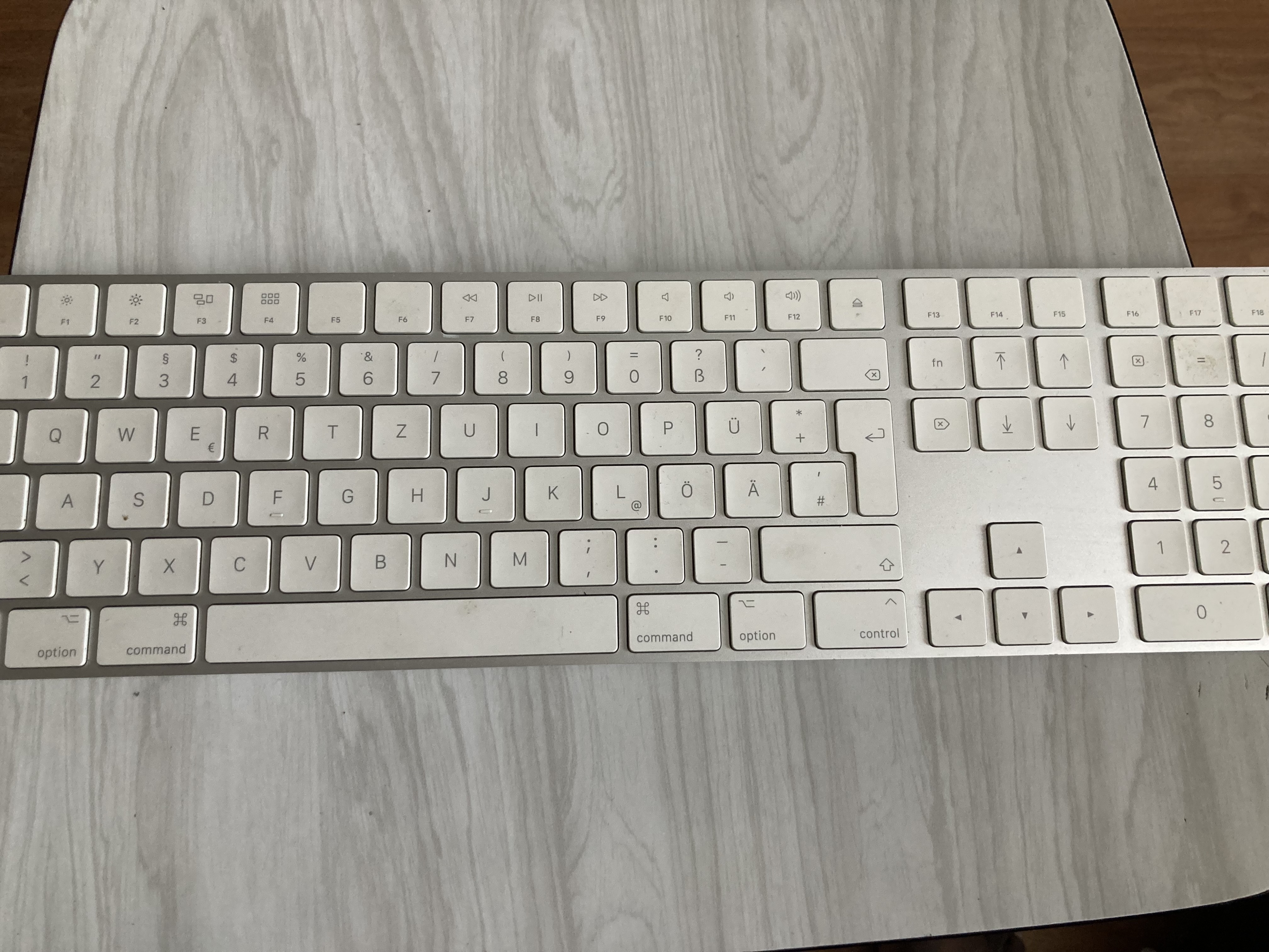 Vends Clavier numérique Apple (Qwerty) , Bluetooth, sans fil avec pavé numérique