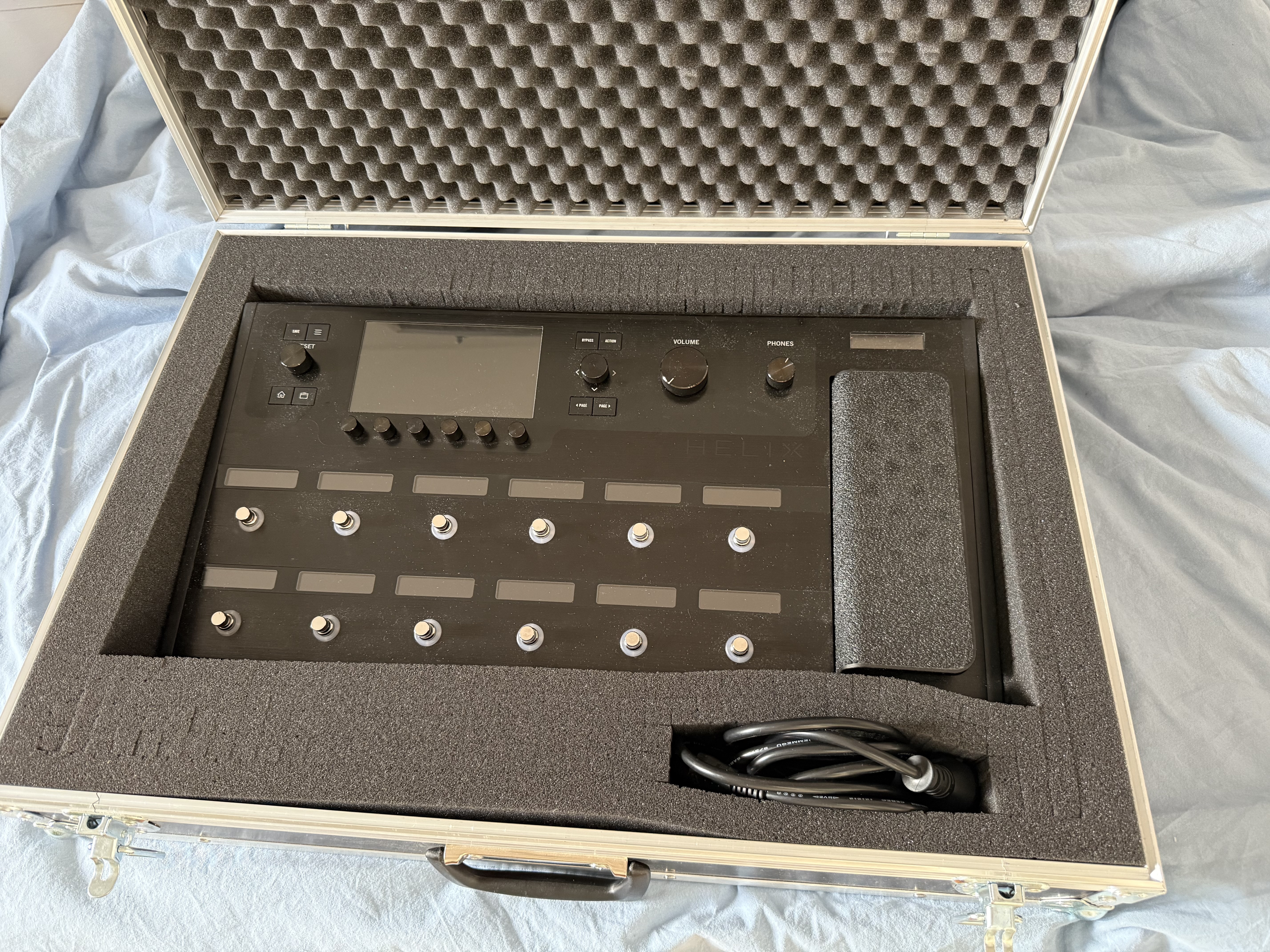 Vends Line 6 hélix avec flight case