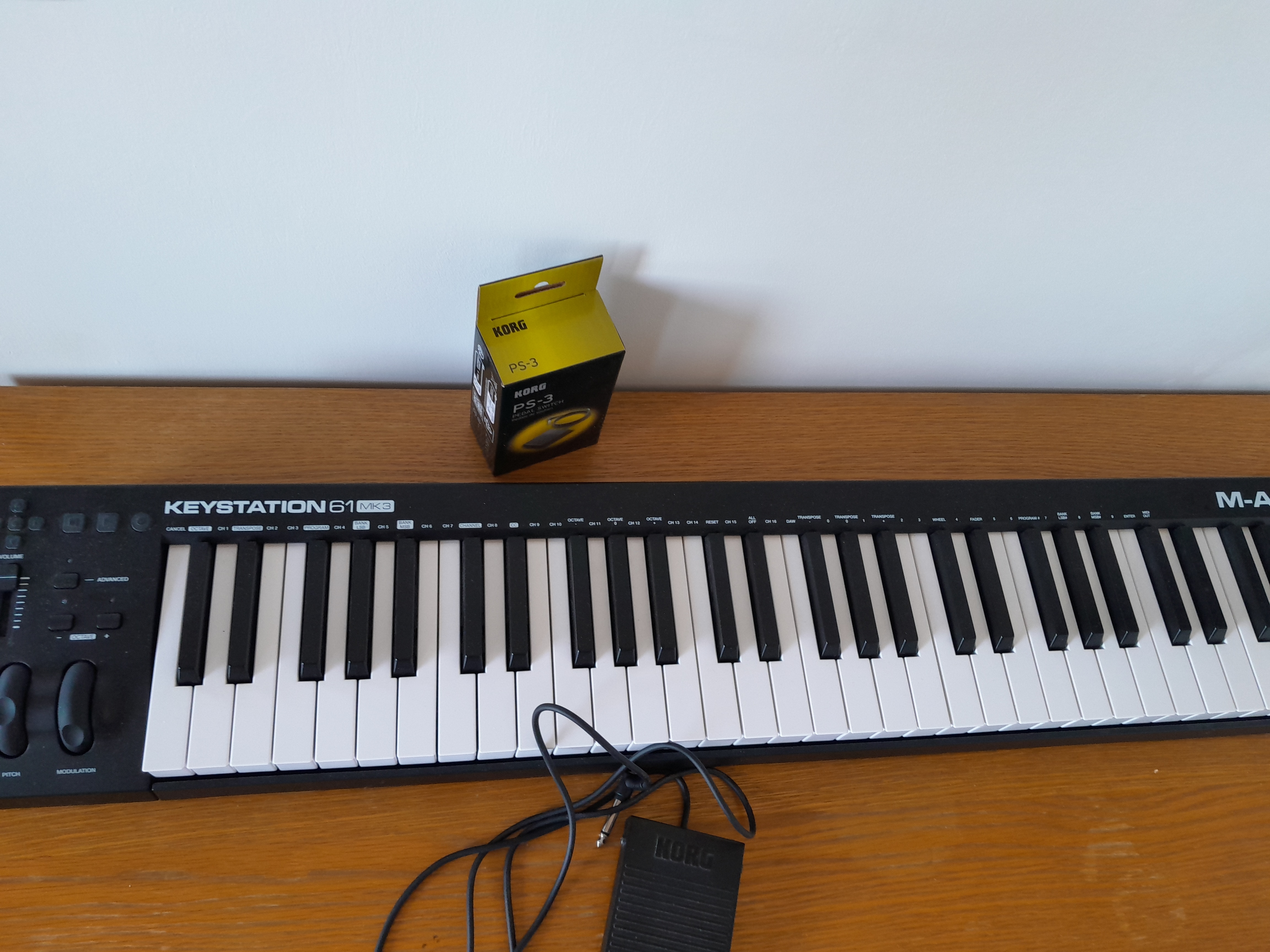 Keystation 61 MK3 avec pédale de sustain Korg PS-3