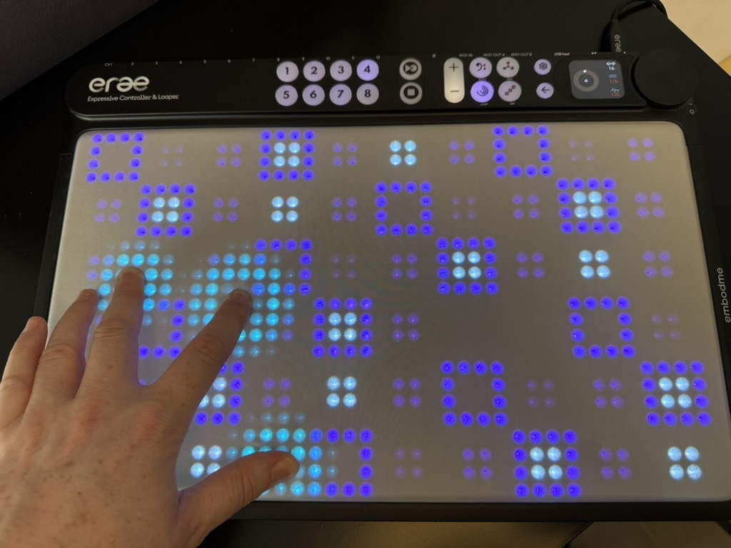 Erae 2 + drum skin + hard cover