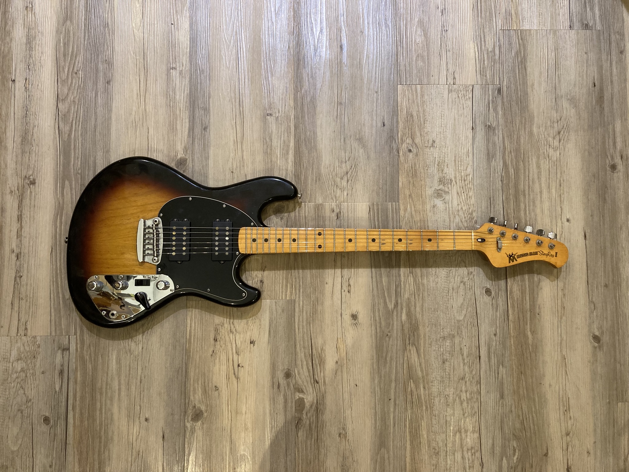 MUSIC MAN - Stringray II 78/80 + Étui Elypse