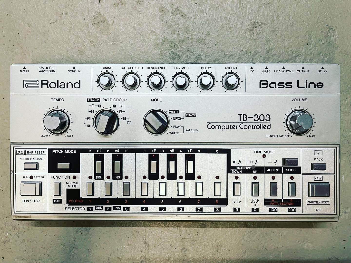 Roland tb303 