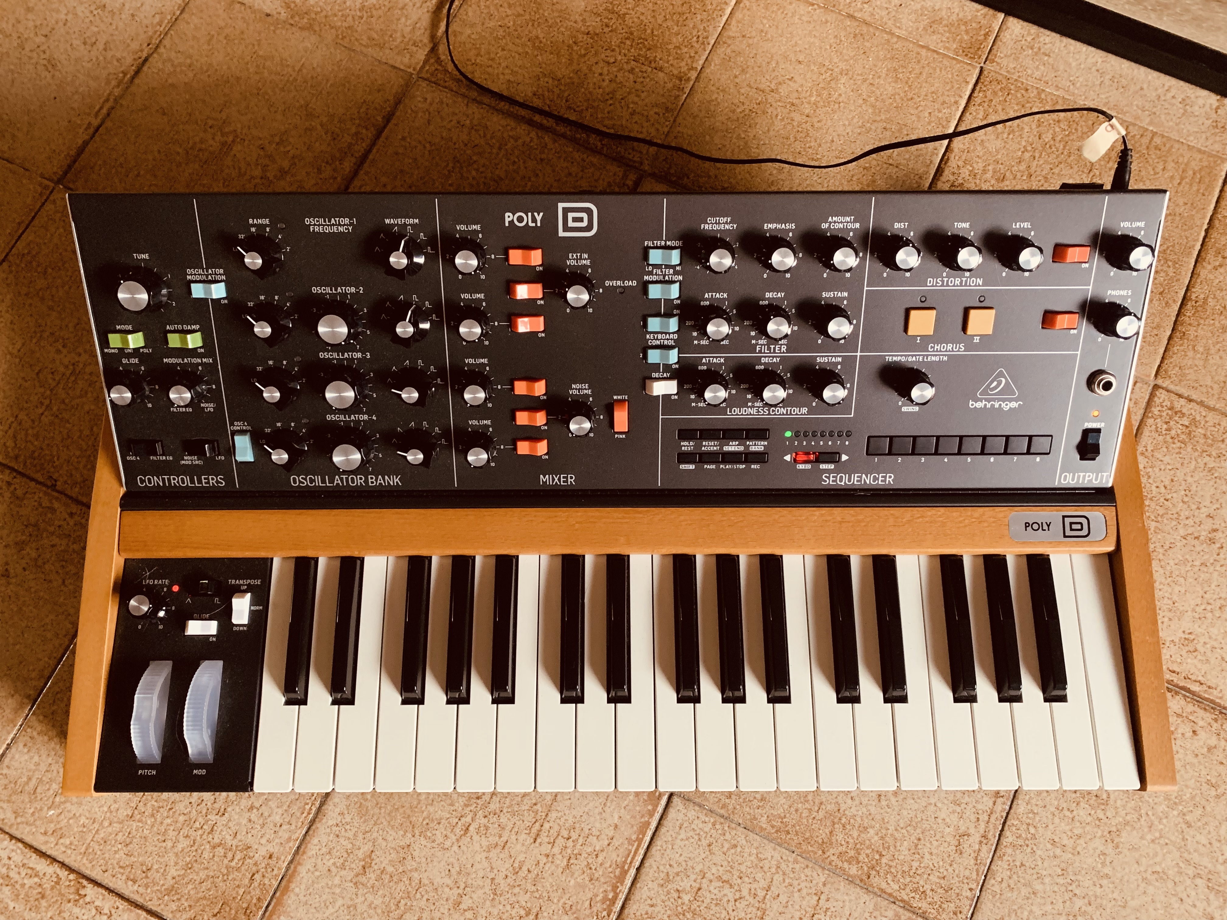 Behringer Poly D