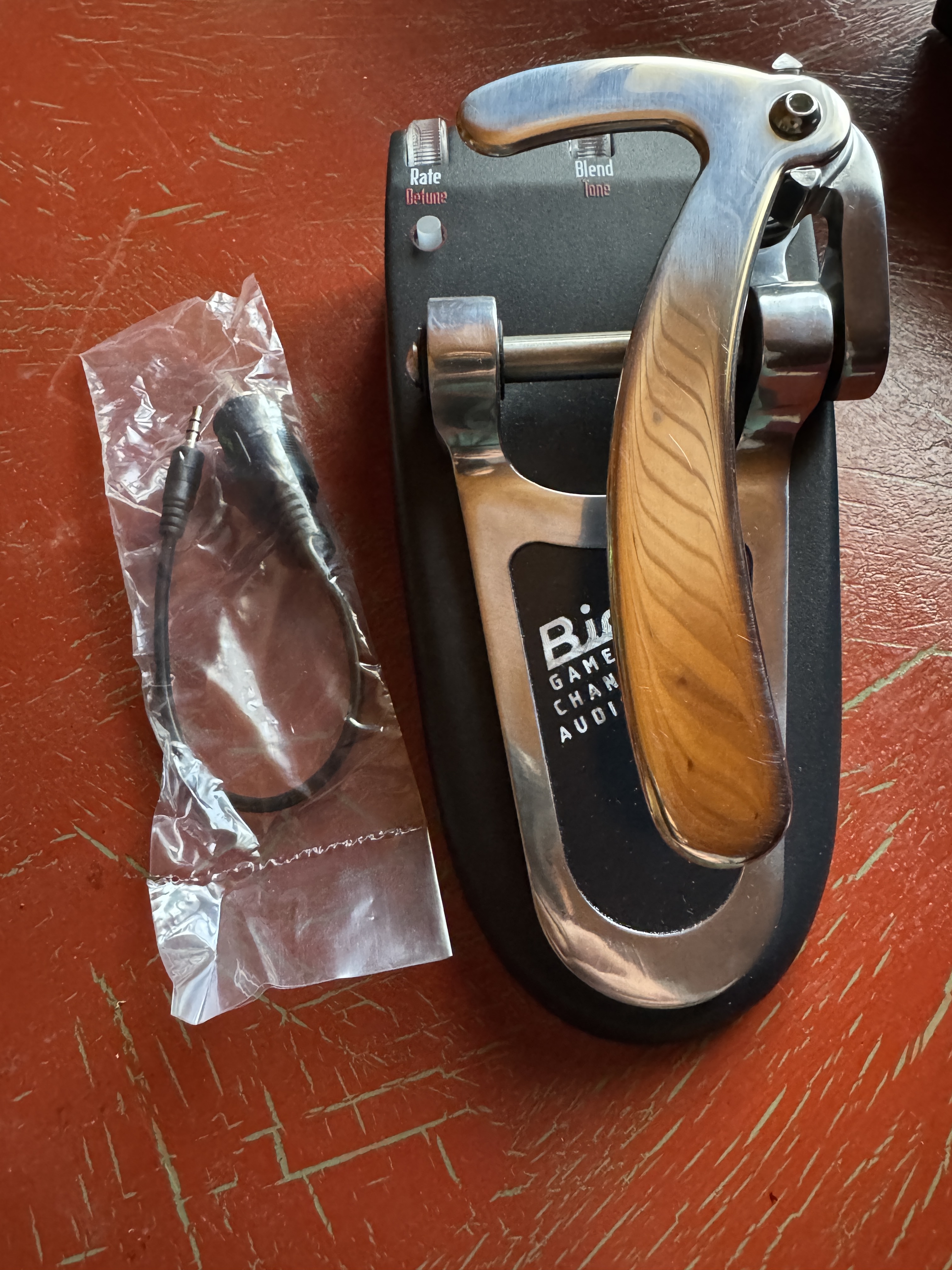 Vends pédale "Bigsby" de chez Game Changer Audio