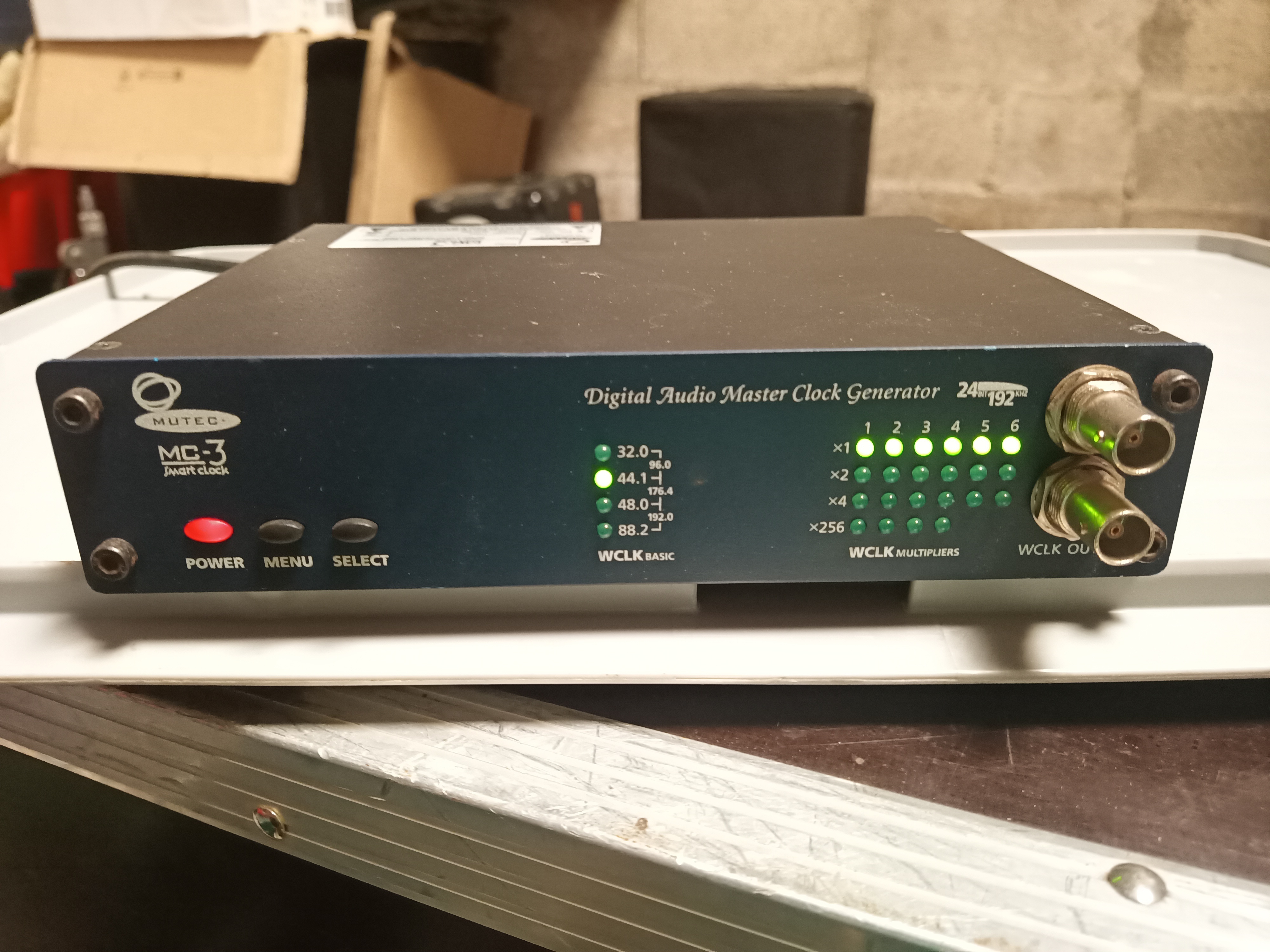 Mutec MC-3 – Horloge maître / Convertisseur de format