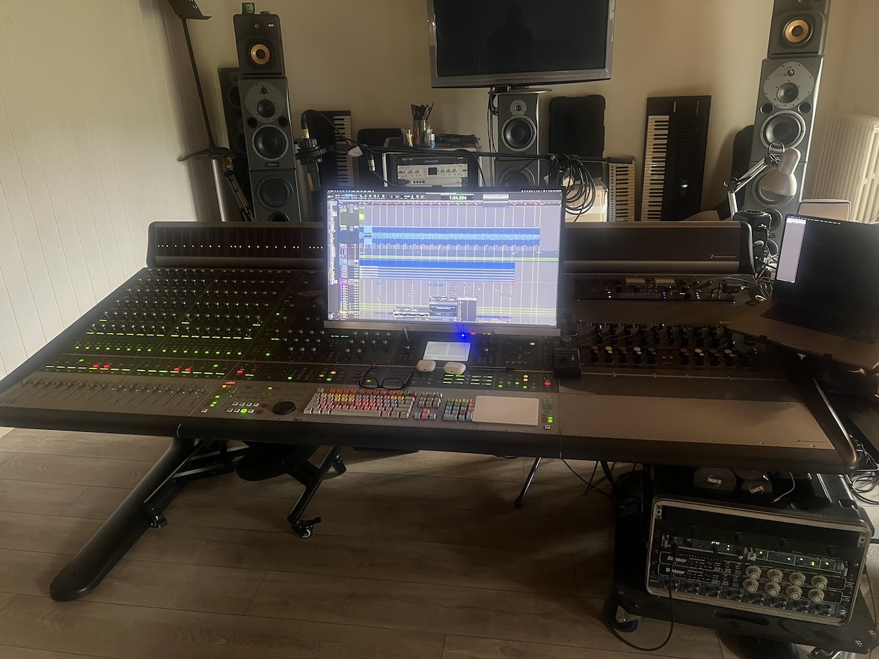 Avid / Digidesign Icon D-Control  Black ES + Surround Panner + Producer desk + Stand 2011