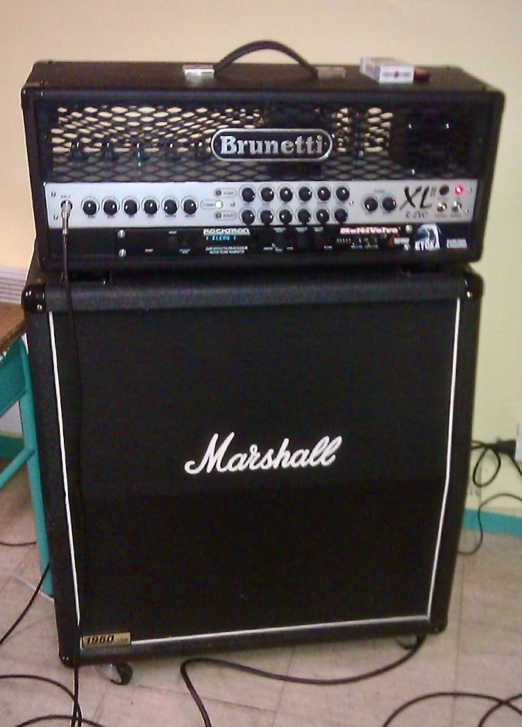 Tête Brunetti XL-R Evo II avec rack Multi-effet, Pédalier et Baffle 4x12