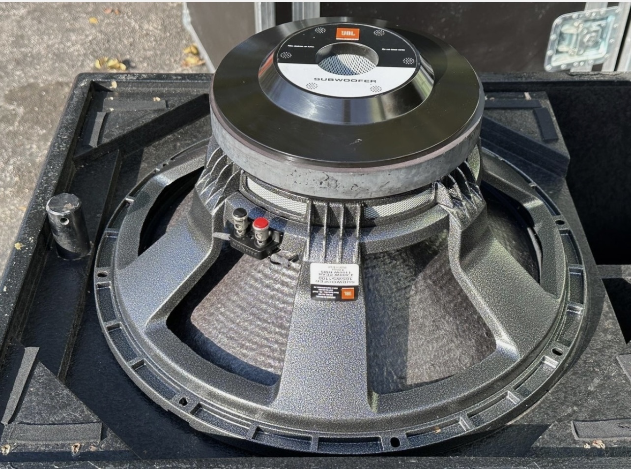 À vendre : caisson de basses L-Acoustics SB218 – Équipé de haut-parleurs JBL de 18 pouces