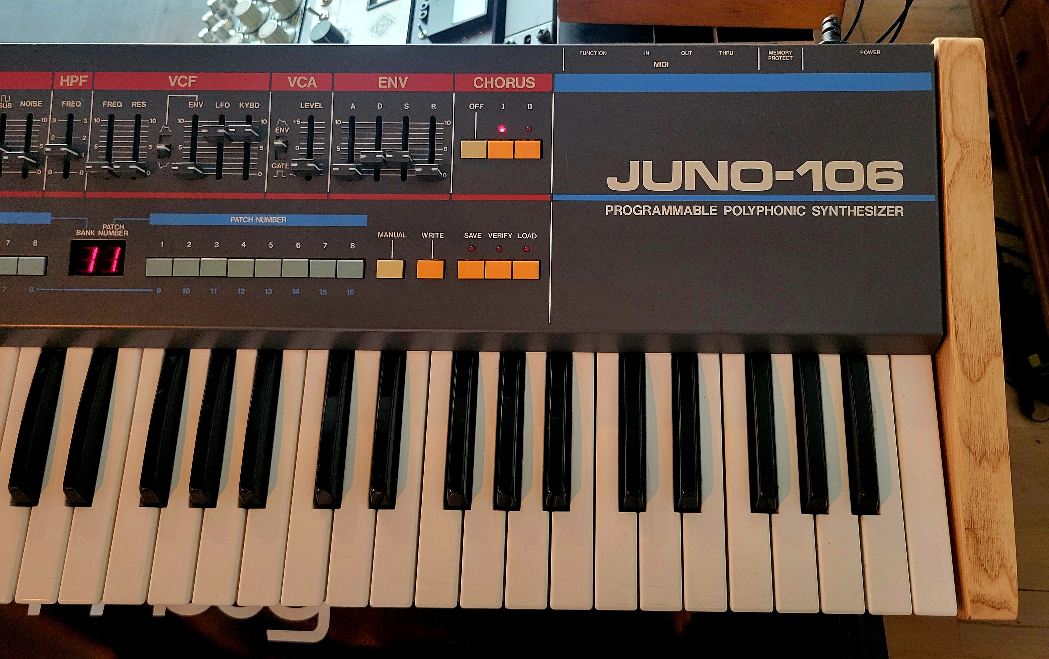 Roland JUNO-106 (8971)