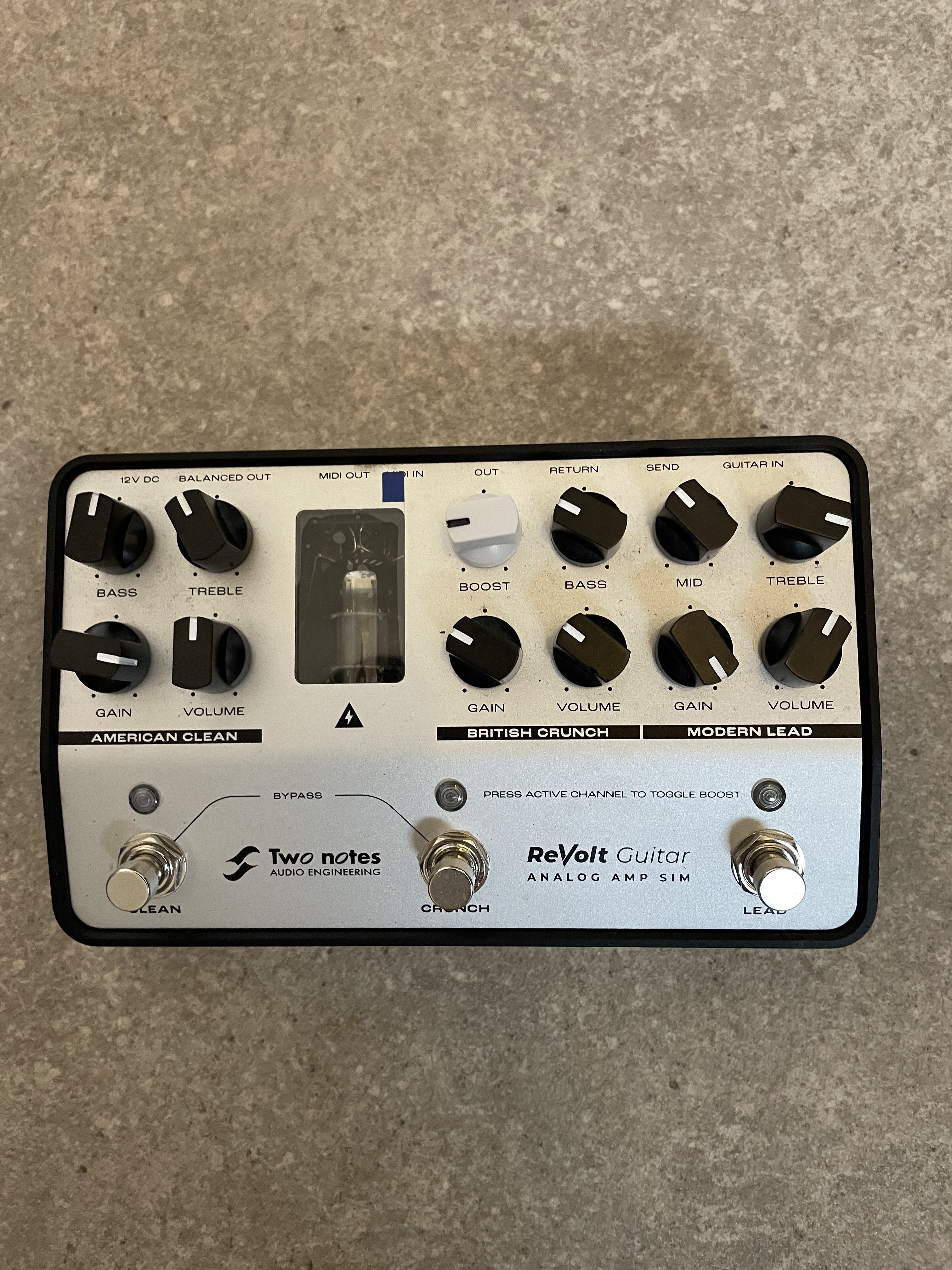 Two Notes ReVolt Guitar – Préampli analogique / DI / simulation ampli