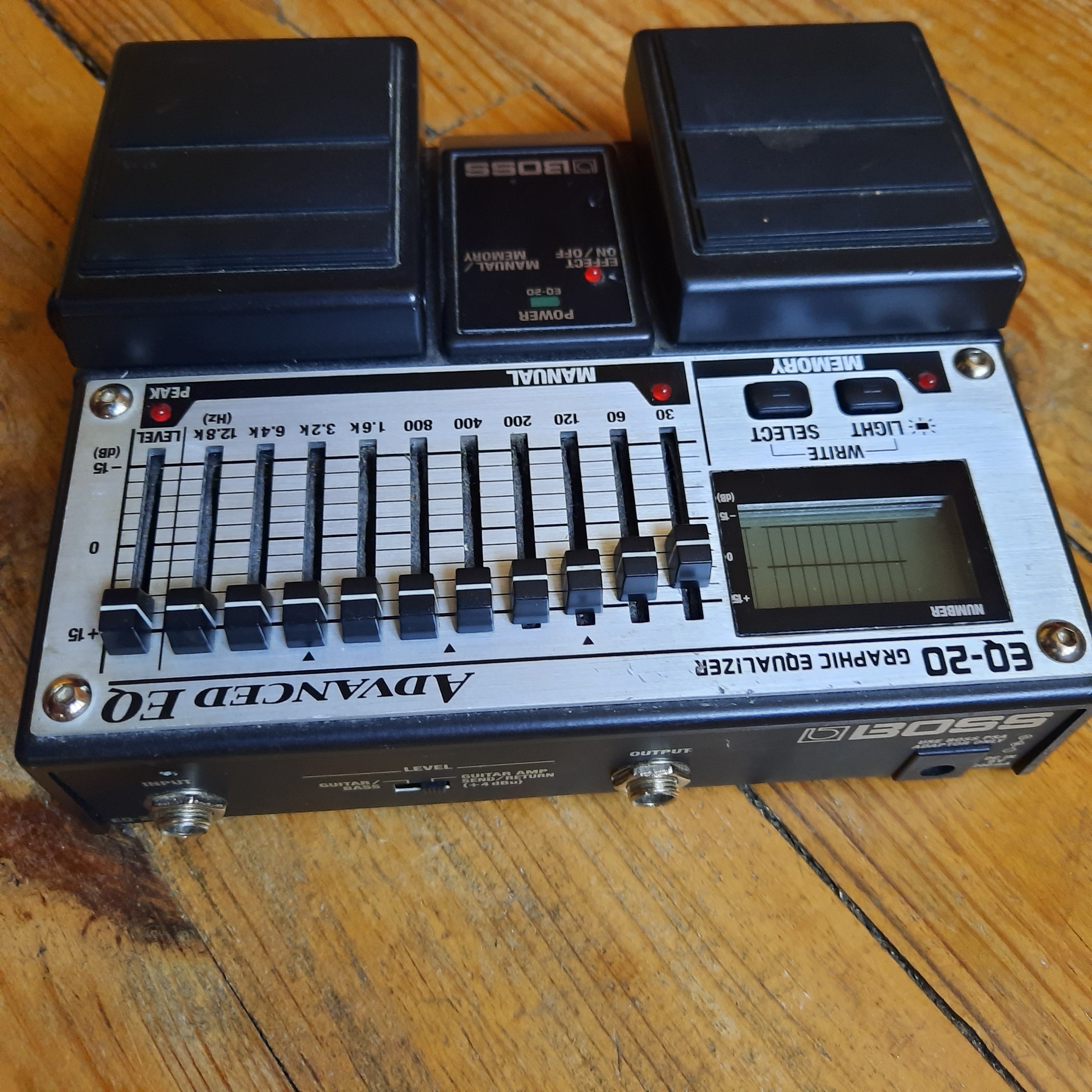 vends pédale BOSS EQ