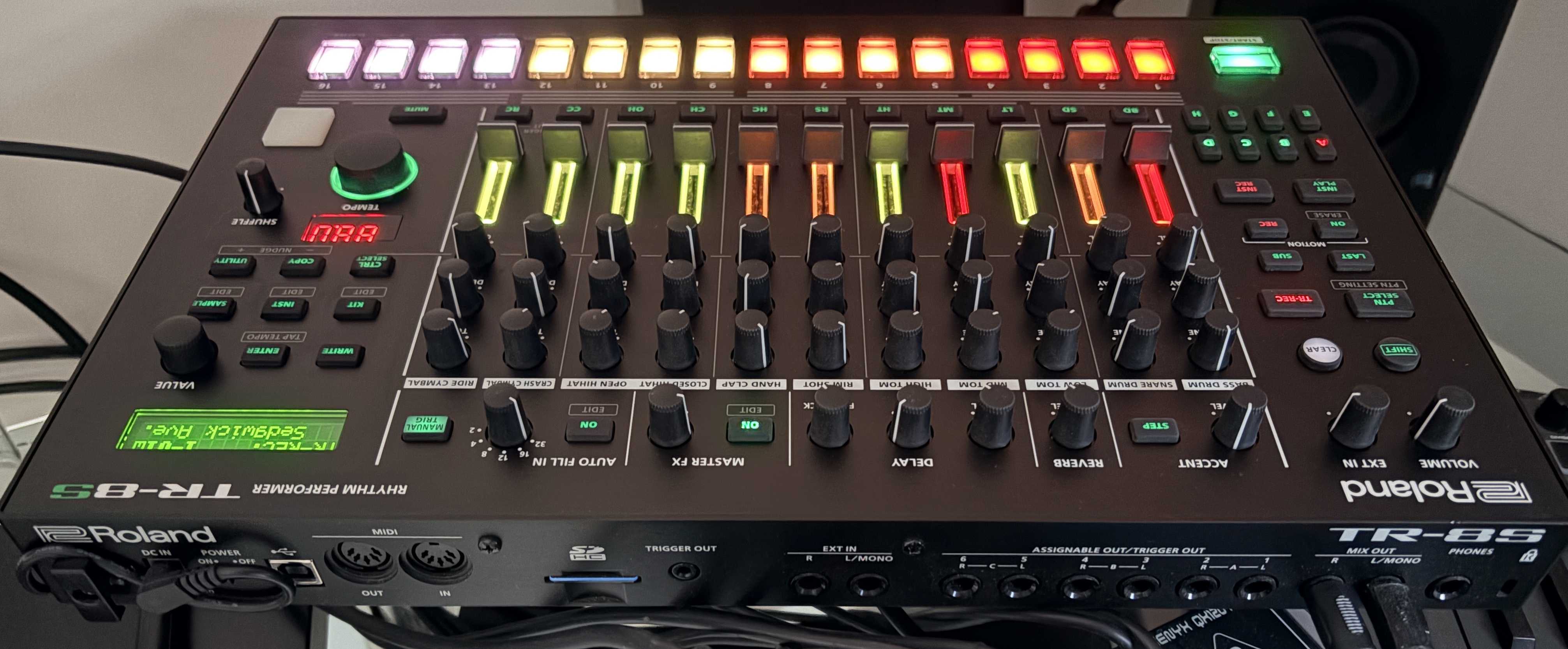 Roland TR-8S Rhythm Performer (36898)