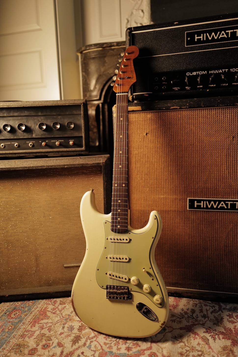 Fender-Stratocaster-Custom-Shop-Olympic-White-Aged-Vintage-White-Relic-02