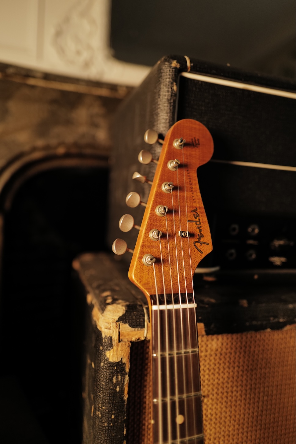 Fender-Stratocaster-Custom-Shop-Olympic-White-Aged-Vintage-White-Relic-04