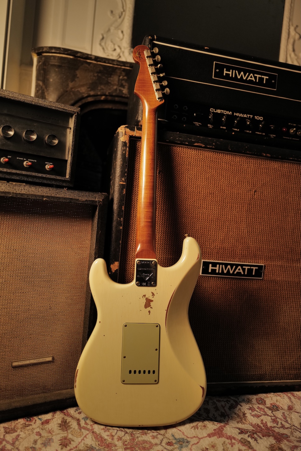 Fender-Stratocaster-Custom-Shop-Olympic-White-Aged-Vintage-White-Relic-05