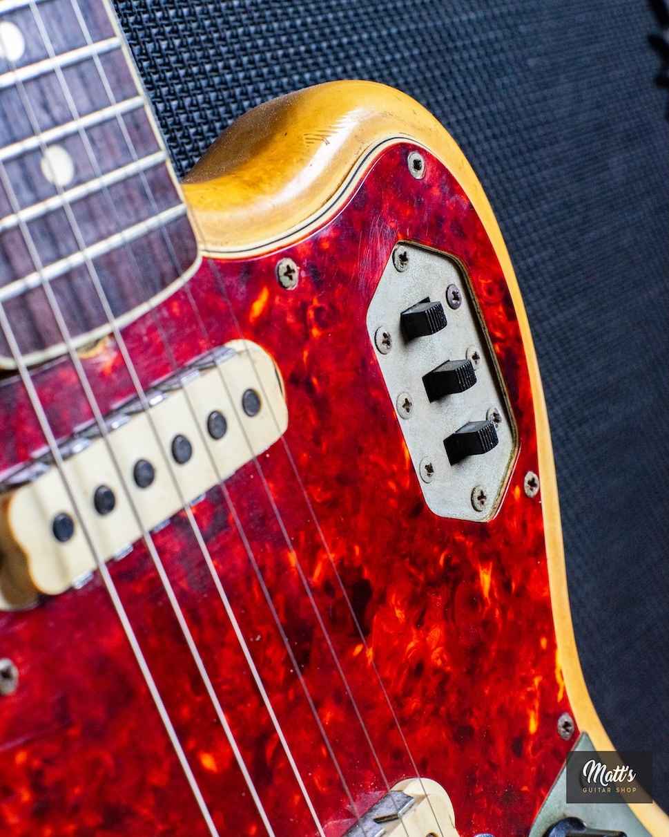 Fender-Jaguar-Blonde-GoldHardware-1965-04