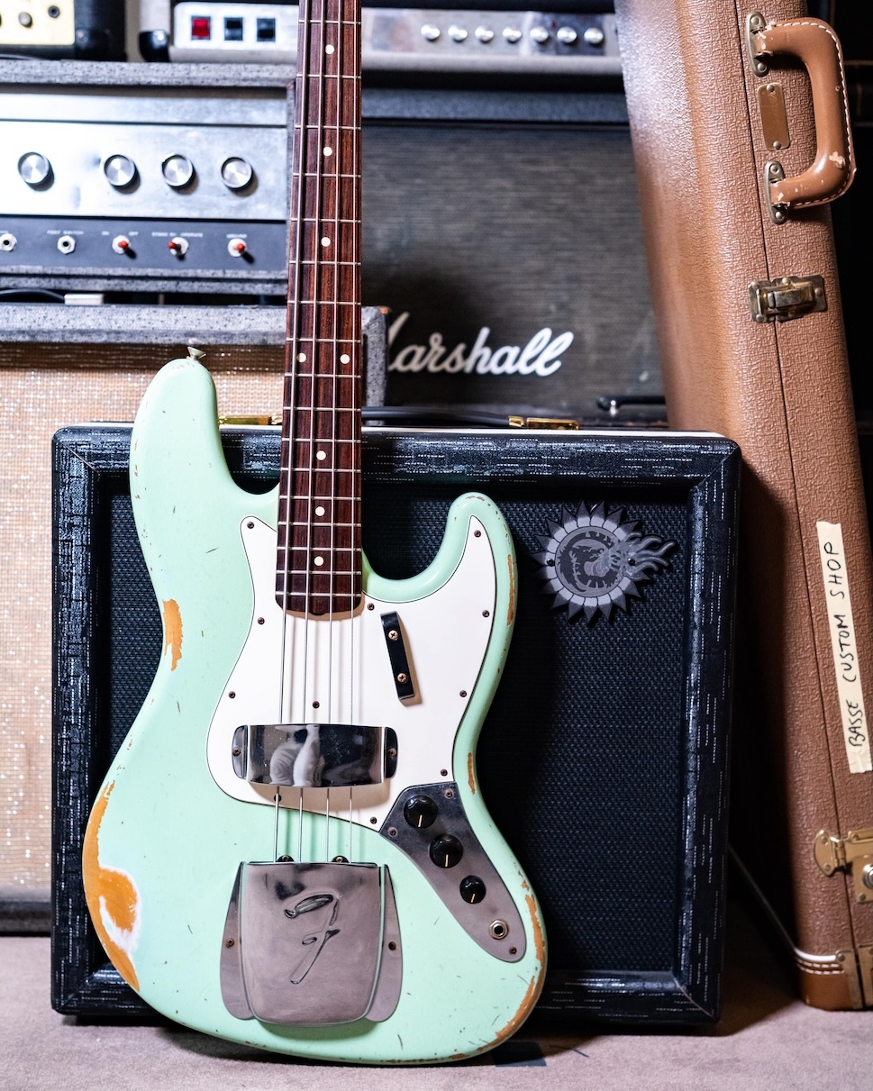 fender-1964-jazz-bass-relic-custom-shop-02