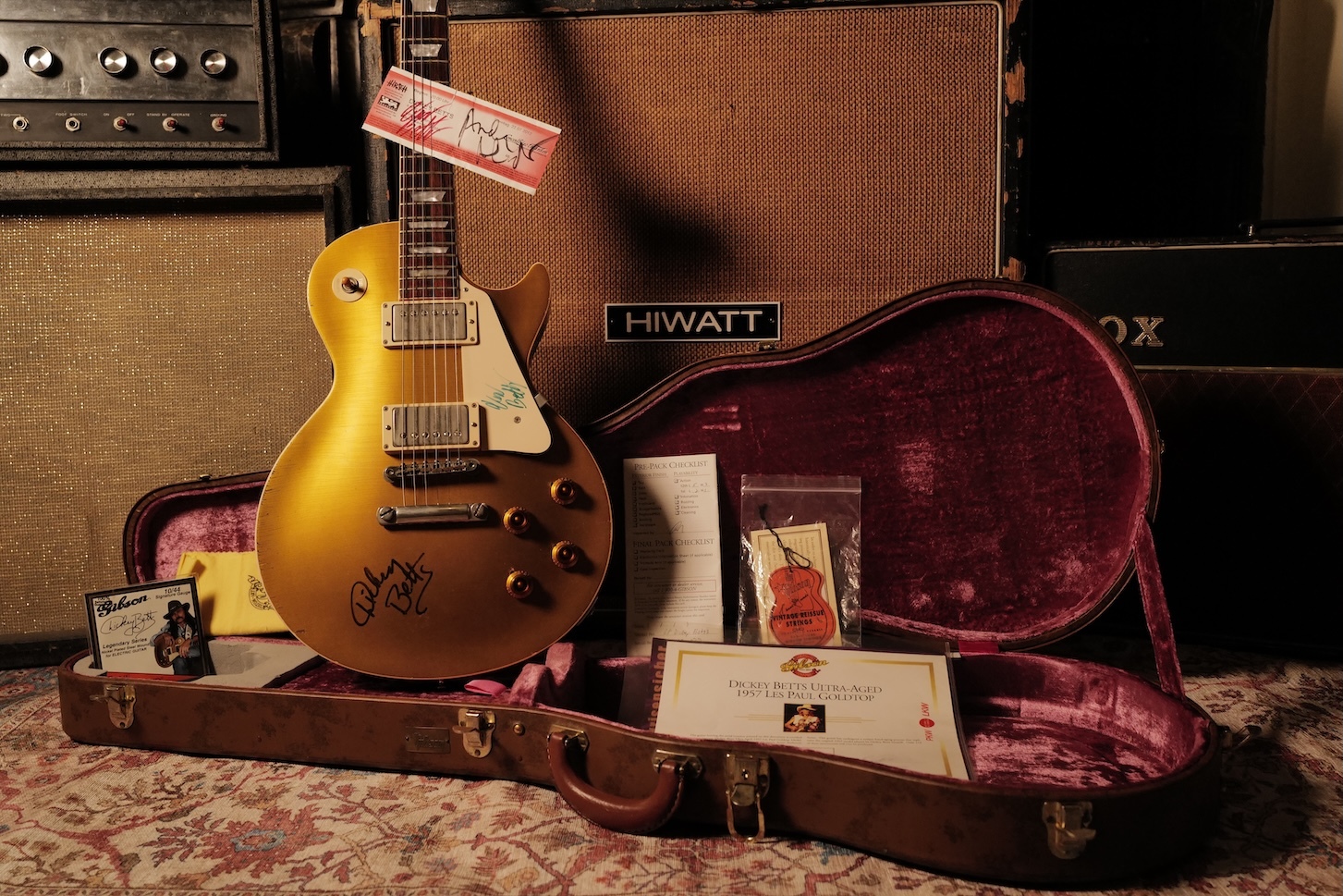 Gibson-Les-Paul-Dickey-Betts-Aged-and-Signed-02