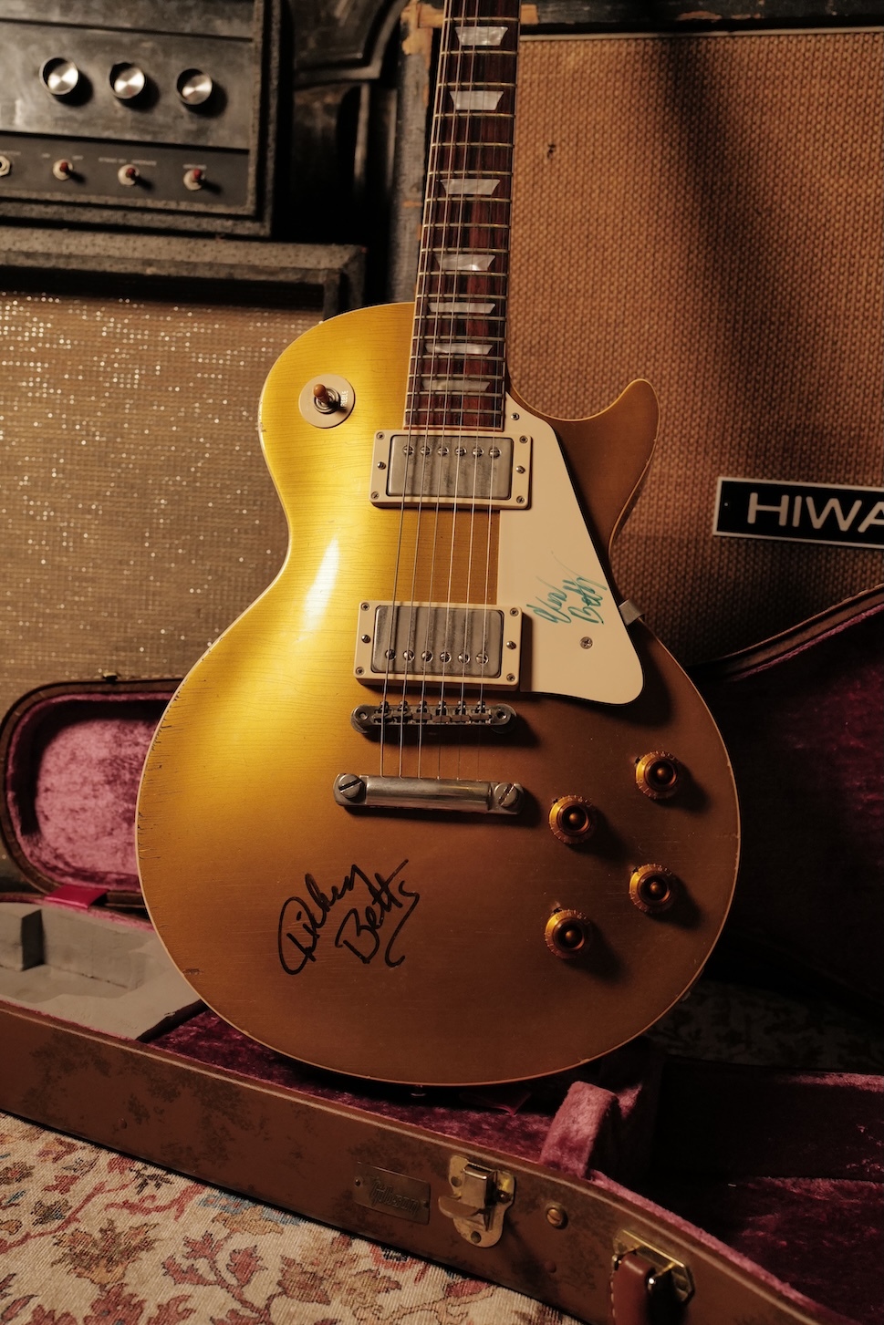 Gibson-Les-Paul-Dickey-Betts-Aged-and-Signed-03