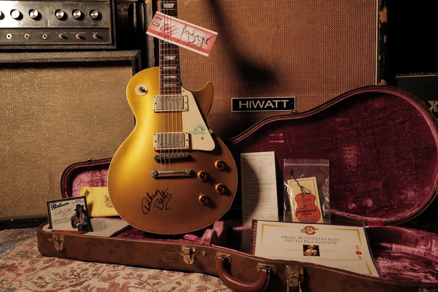 Gibson-Les-Paul-Dickey-Betts-Aged-and-Signed-06