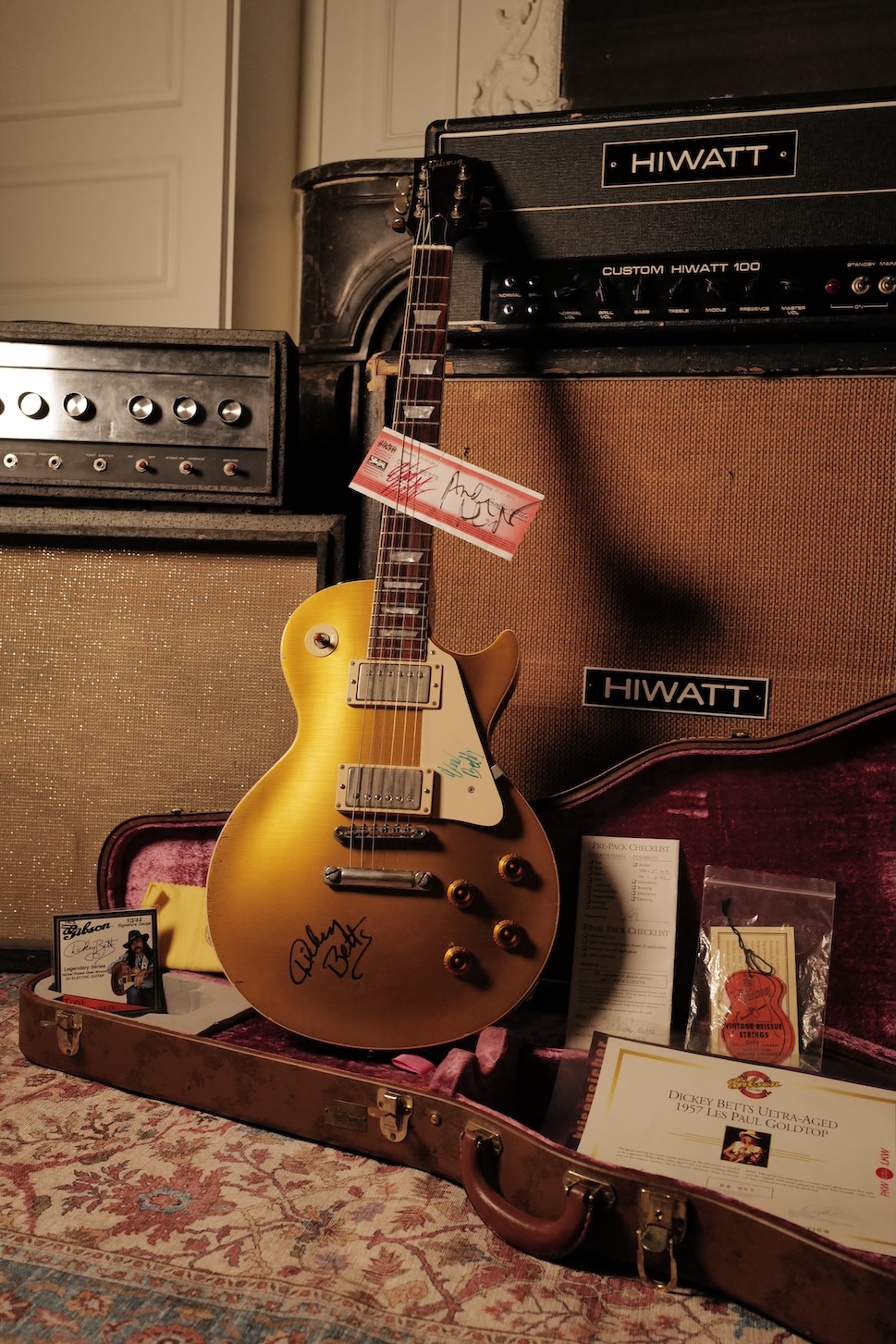 Gibson-Les-Paul-Dickey-Betts-Aged-and-Signed-07