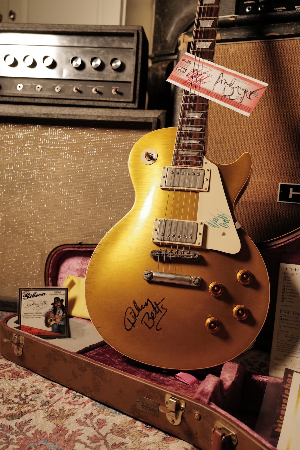 Gibson-Les-Paul-Dickey-Betts-Aged-and-Signed-08