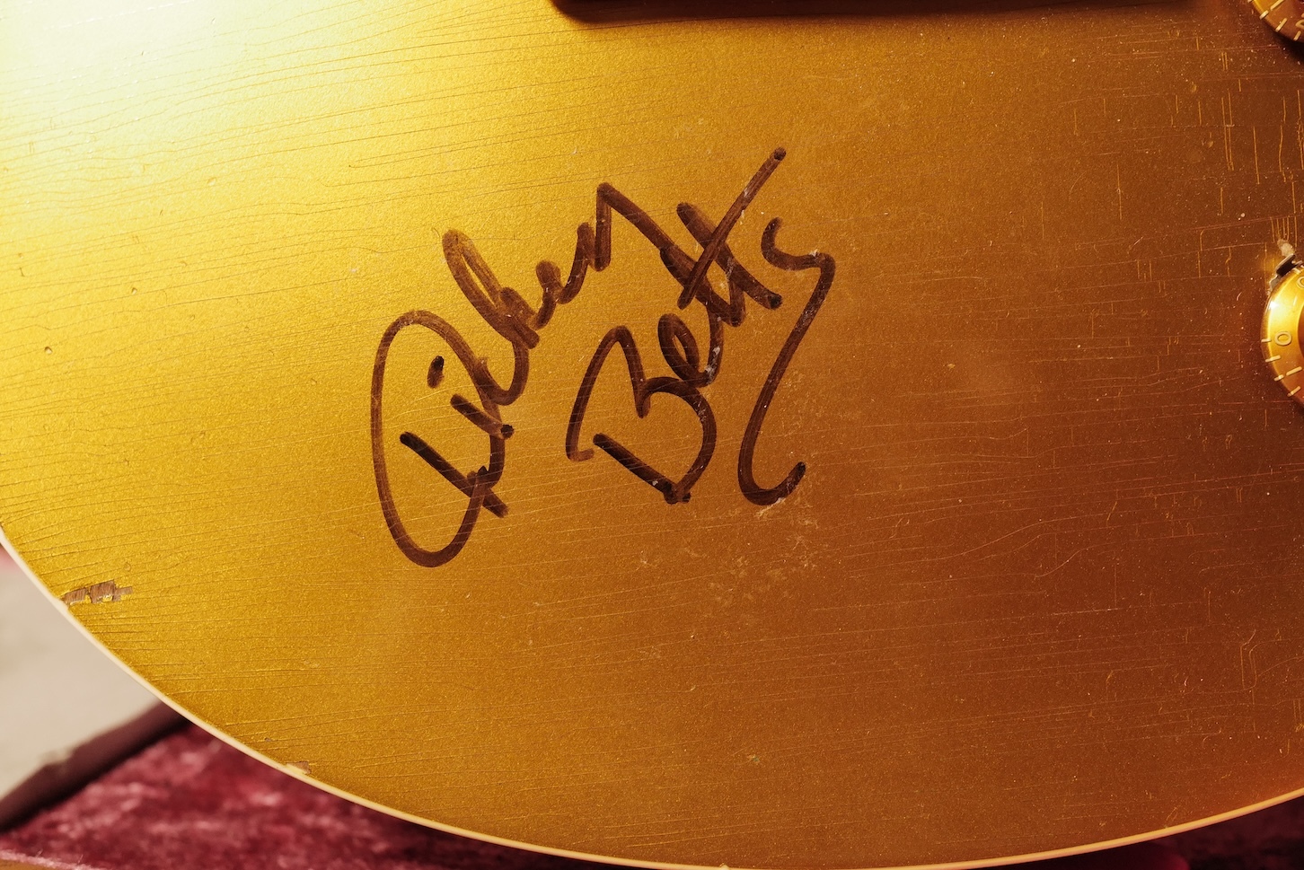 Gibson-Les-Paul-Dickey-Betts-Aged-and-Signed-10