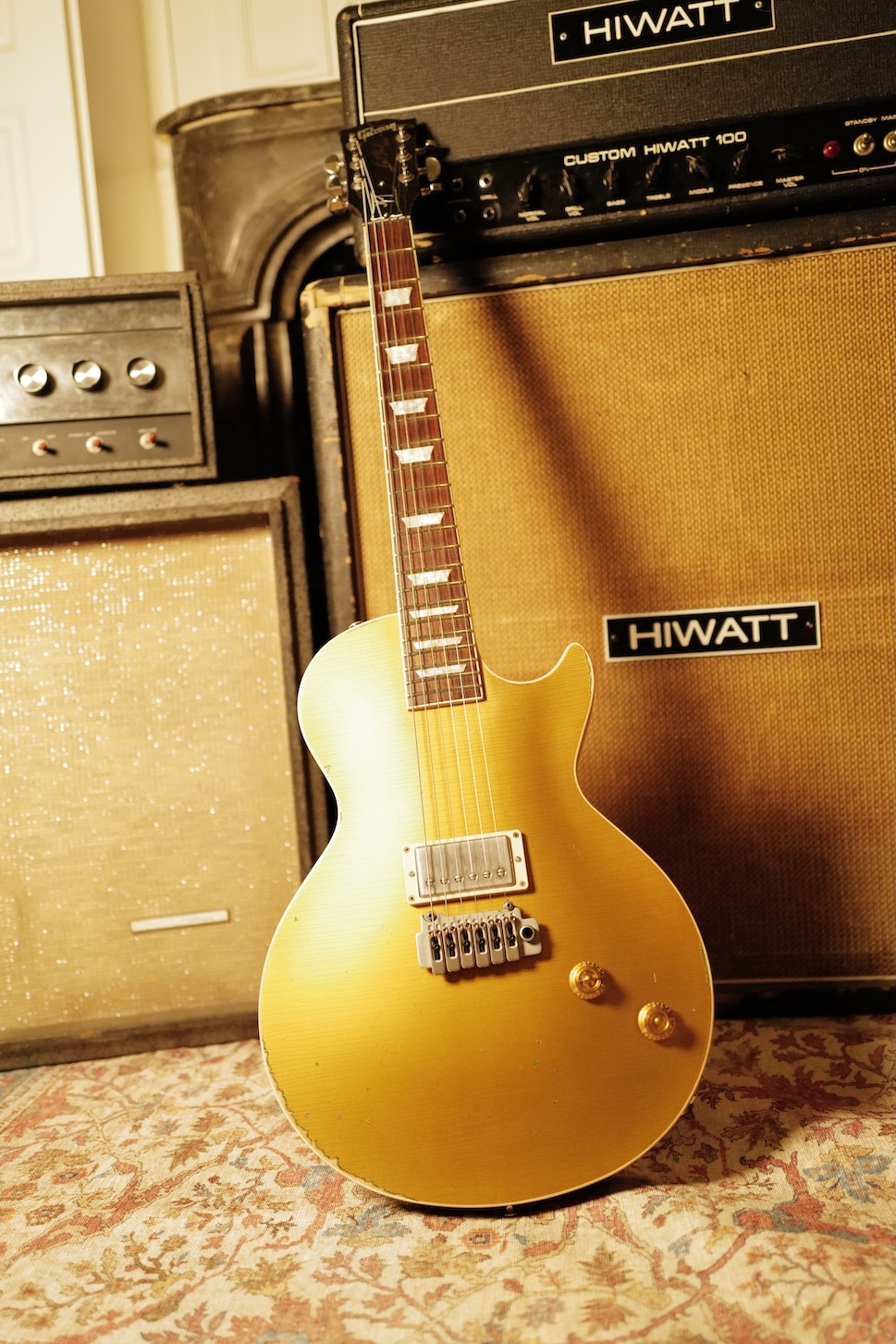 Gibson-Les-Paul-Custom-Shop-Aged-and-Signed-Joe-Perry-02