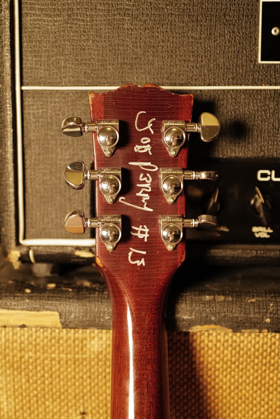 Gibson-Les-Paul-Custom-Shop-Aged-and-Signed-Joe-Perry-07