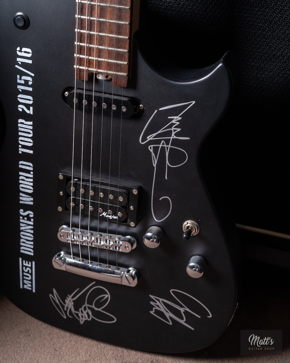 Muse-Cort-Drones-Tour-2015-Fully-Signed-04