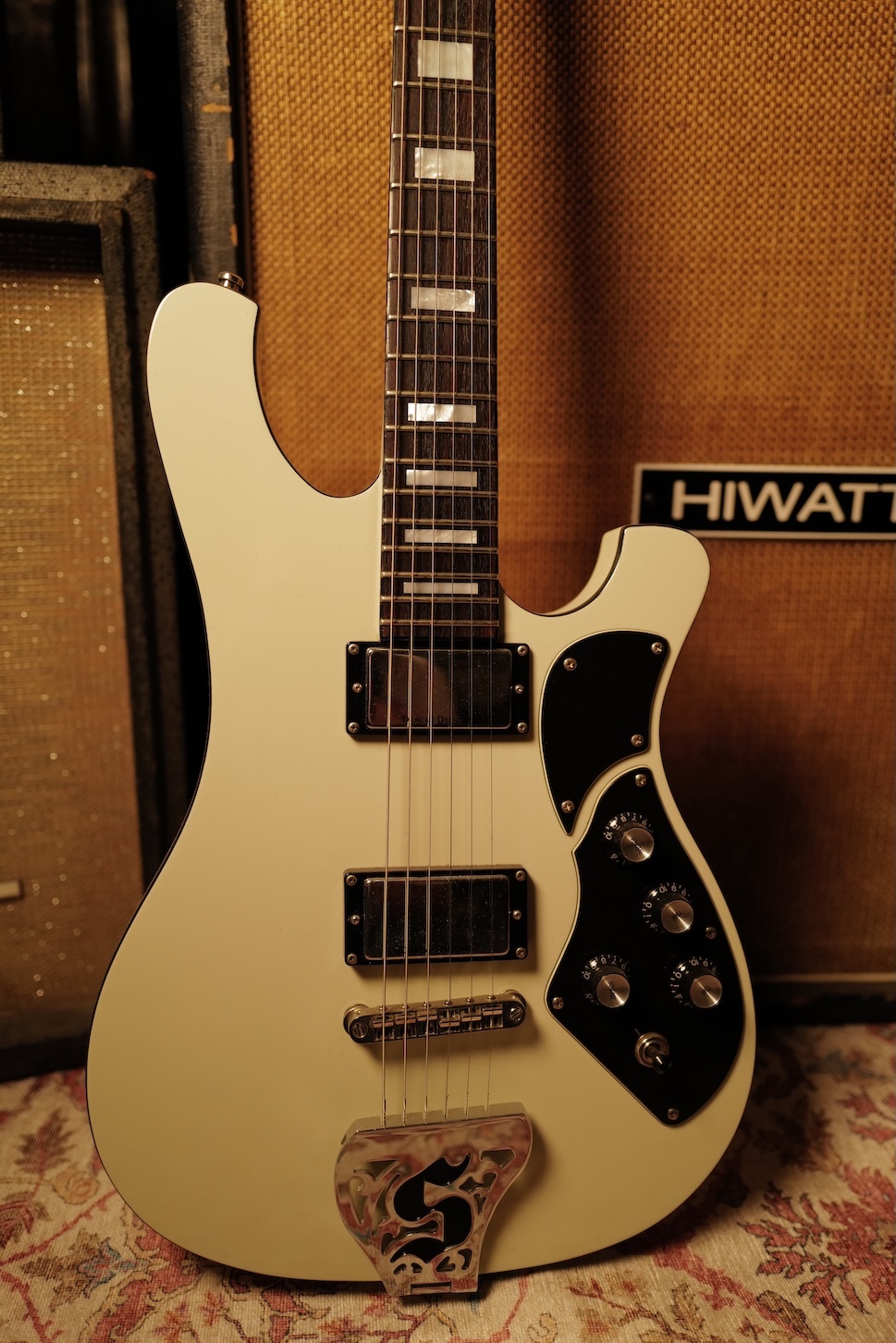 Schecter-Diamond-Series-006-Special-Ex-The-Cure-03