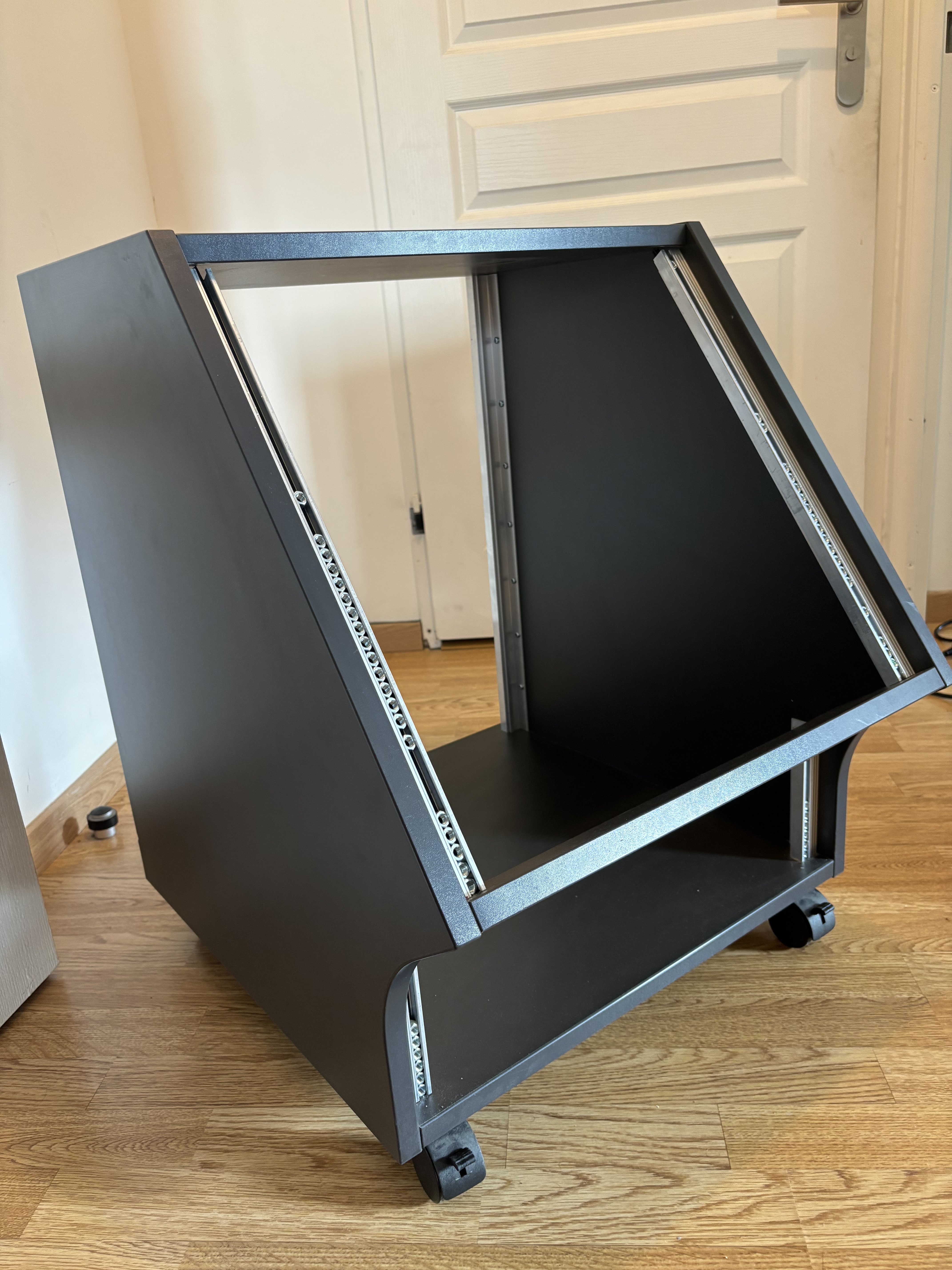 Thon Studio Side Rack XL 10U Black