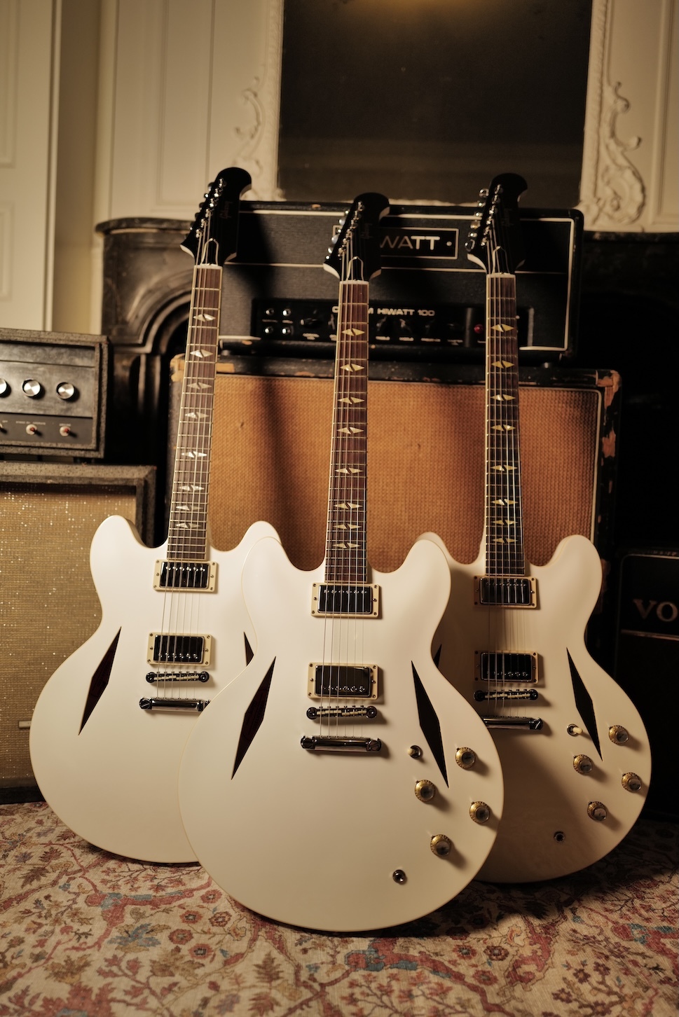 Gibson-Dave-Grohl-DG-335-Alpine-White-05