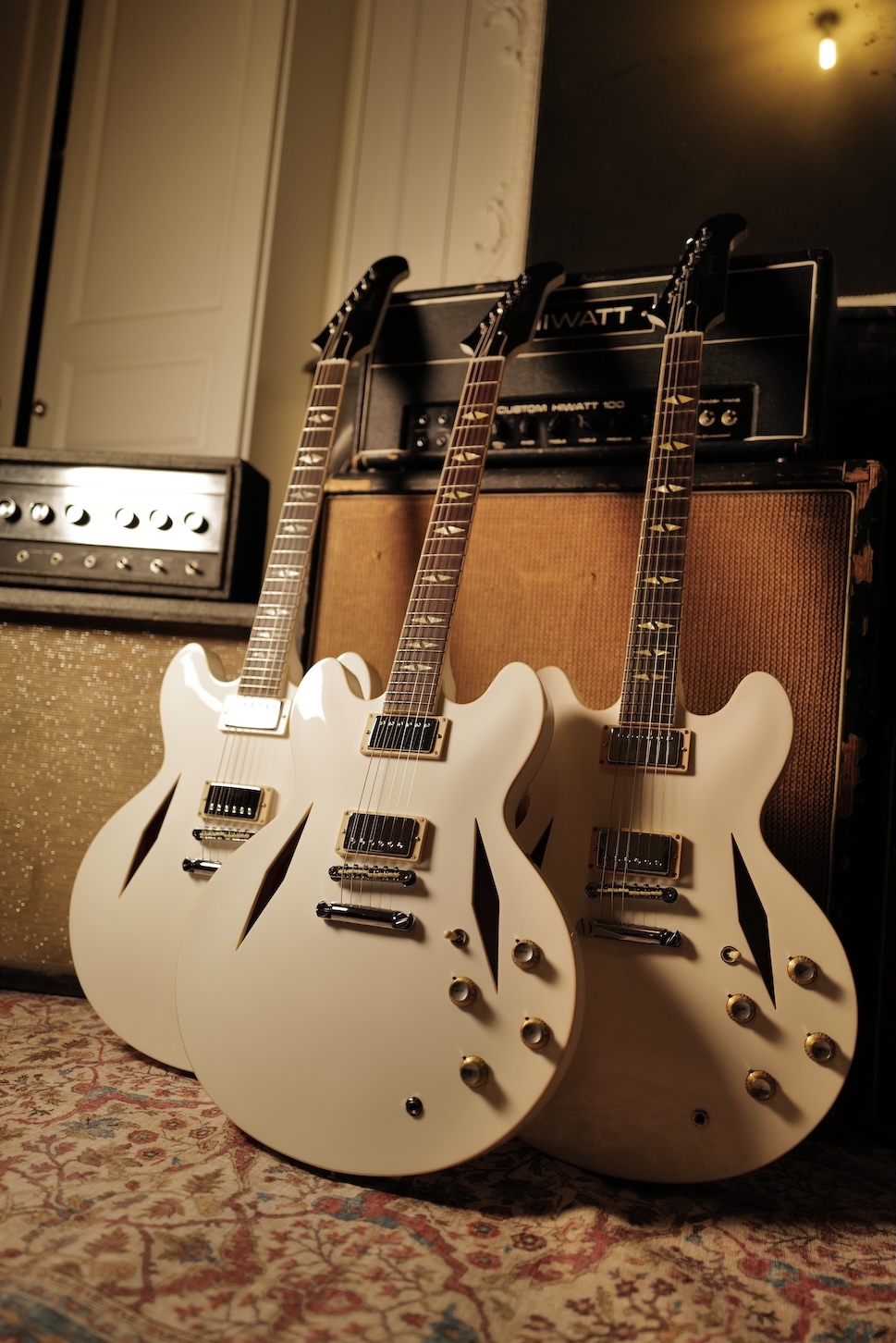 Gibson-Dave-Grohl-DG-335-Alpine-White-06