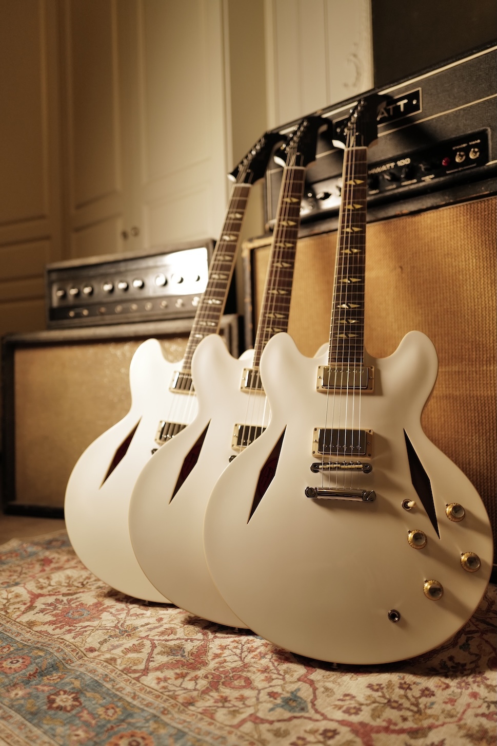 Gibson-Dave-Grohl-DG-335-Alpine-White-08