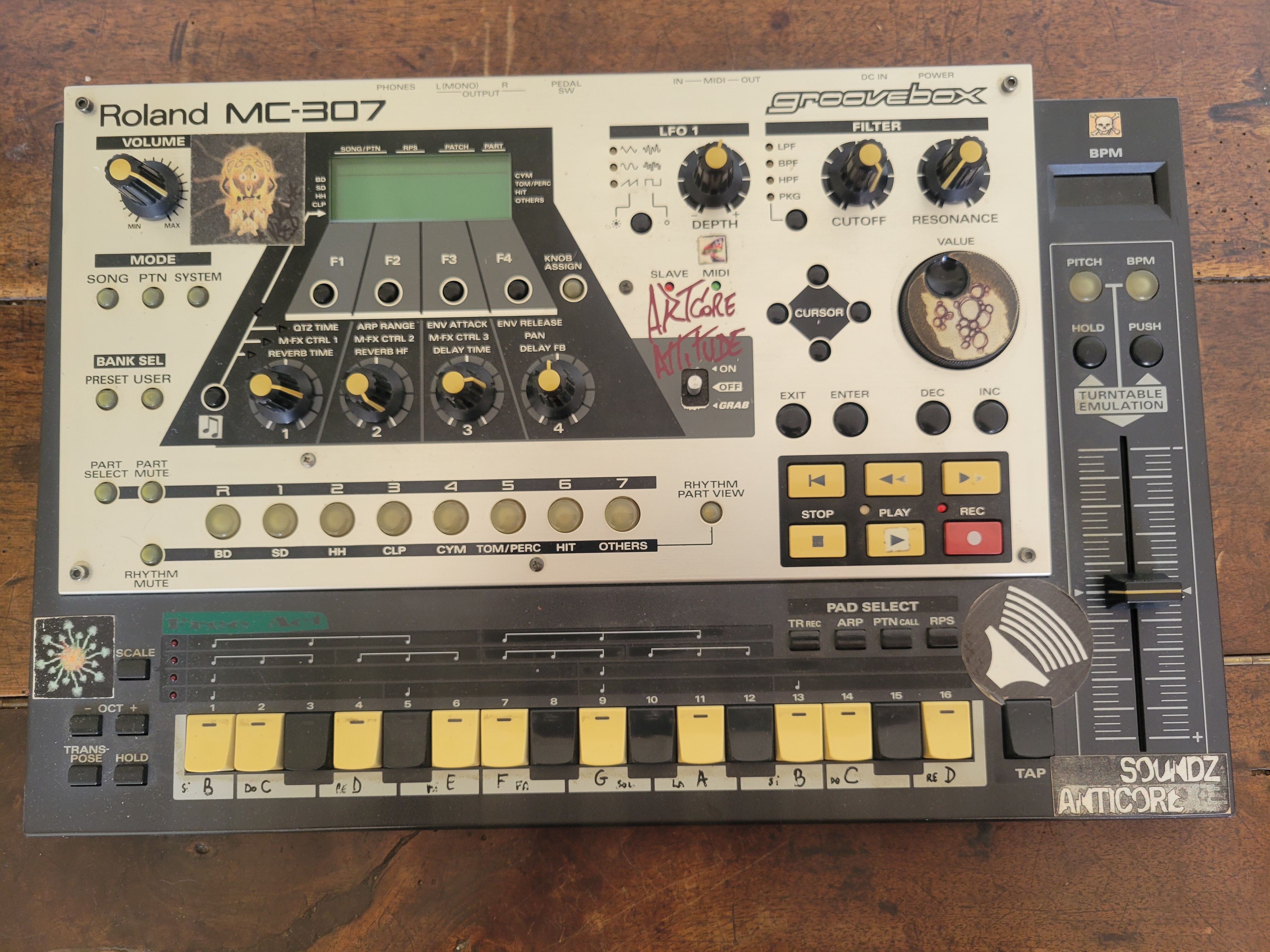 Roland MC-307 (8782)