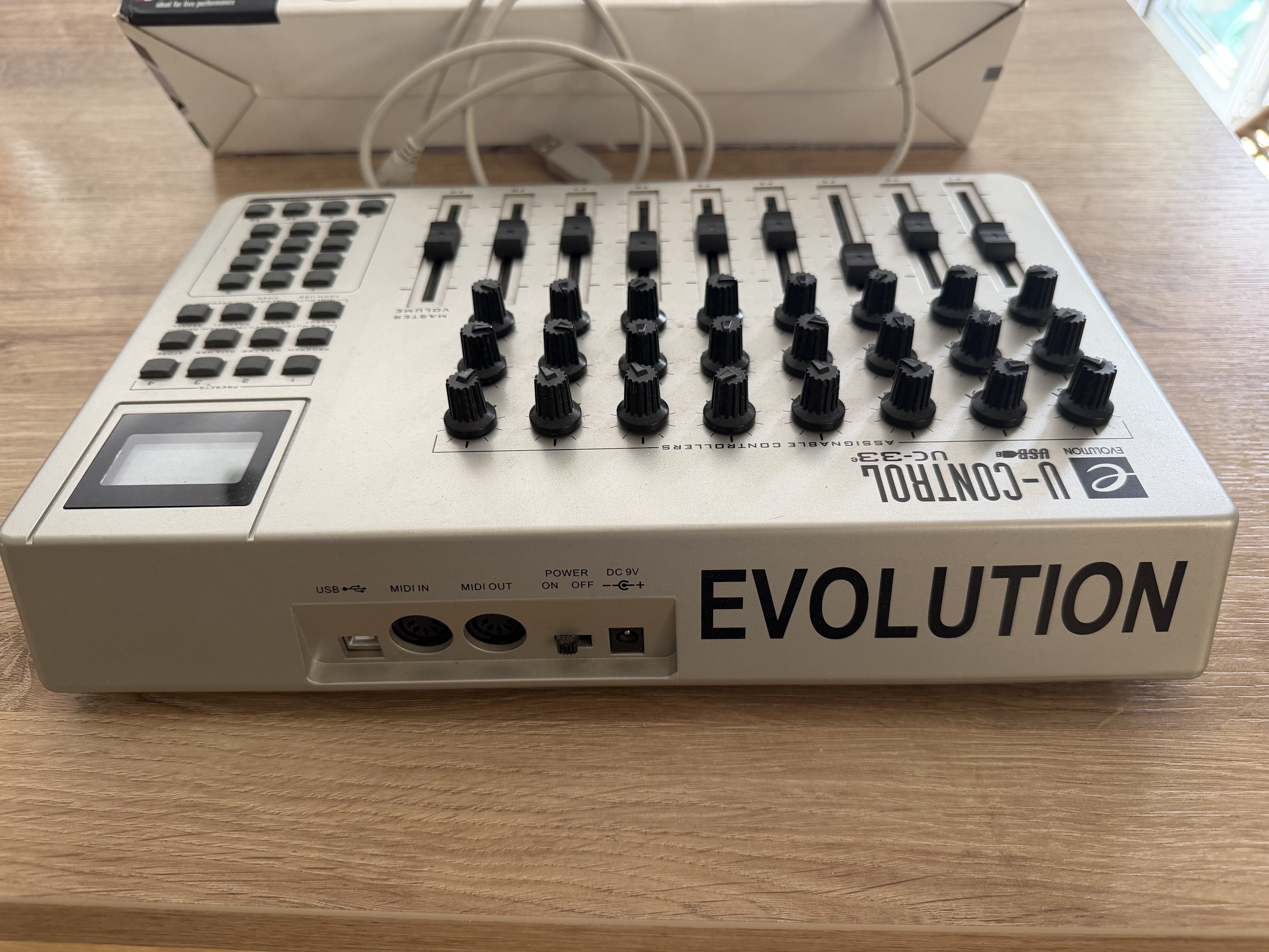 Vends Contrôleur MIDI UC-33e
