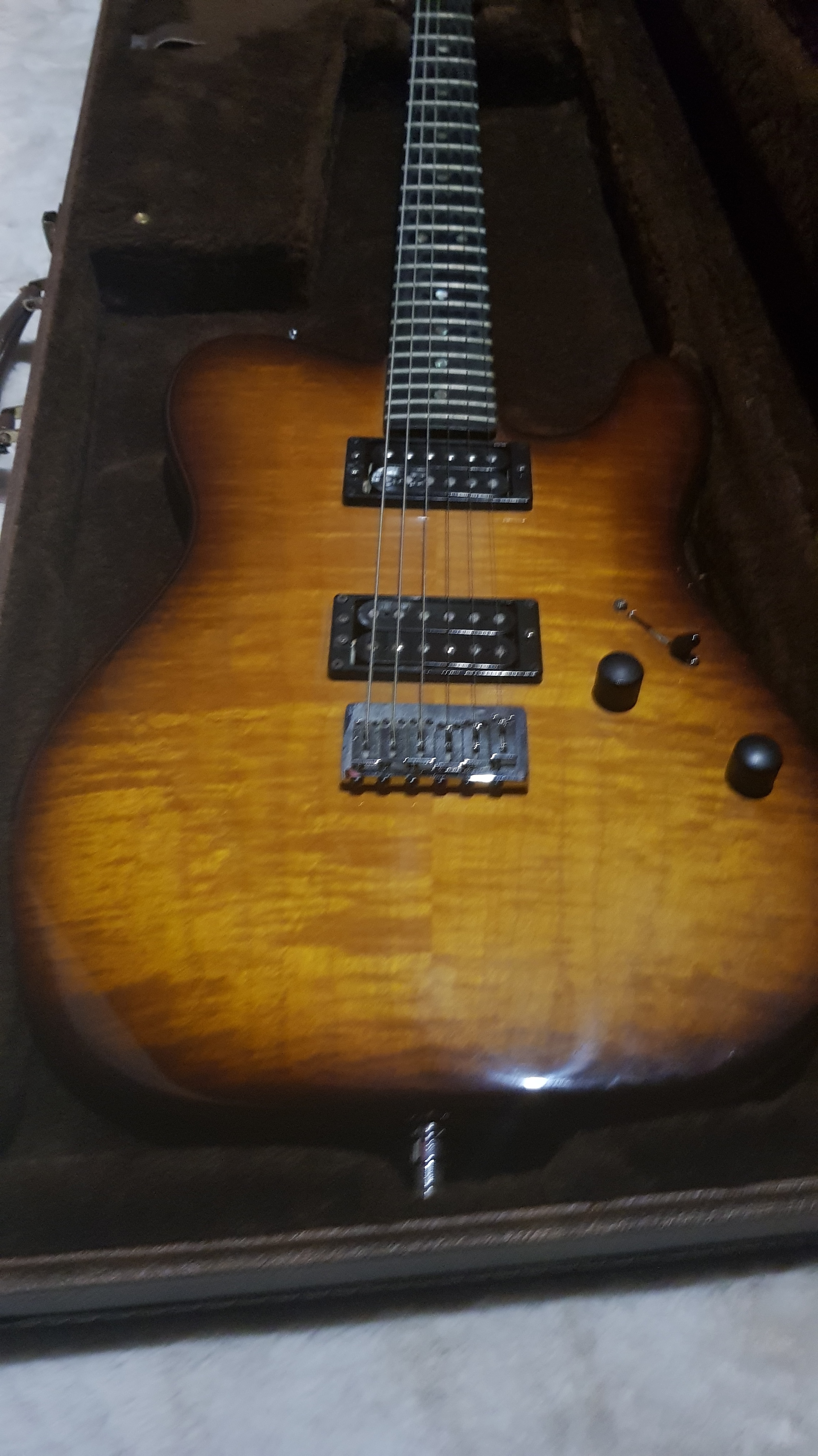 Fender American Deluxe Telecaster FMT HH de la période 2004-2006.