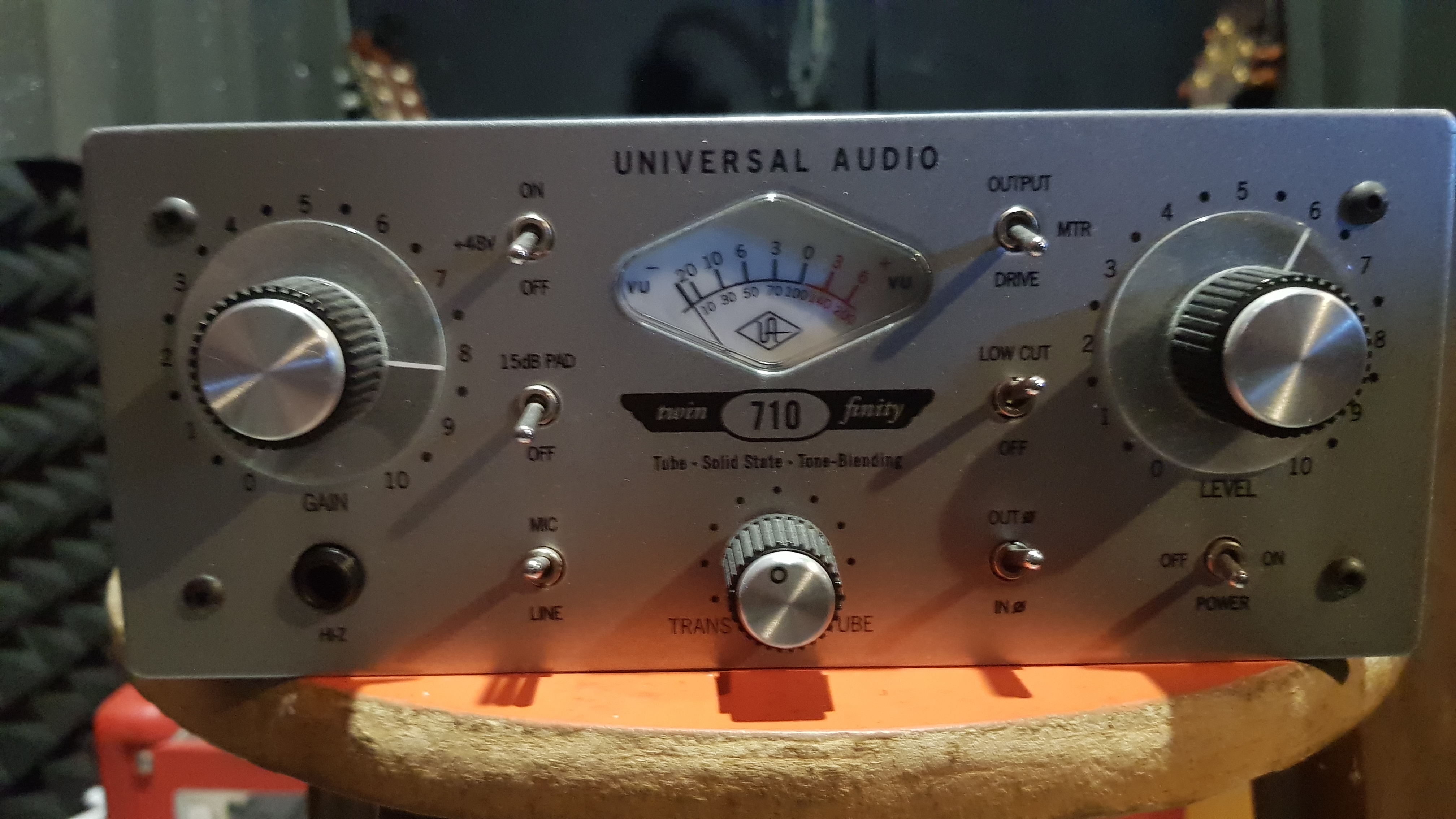 Universal Audio 710 Twin-Finity – Préampli micro / DI haut de gamme – très bon état