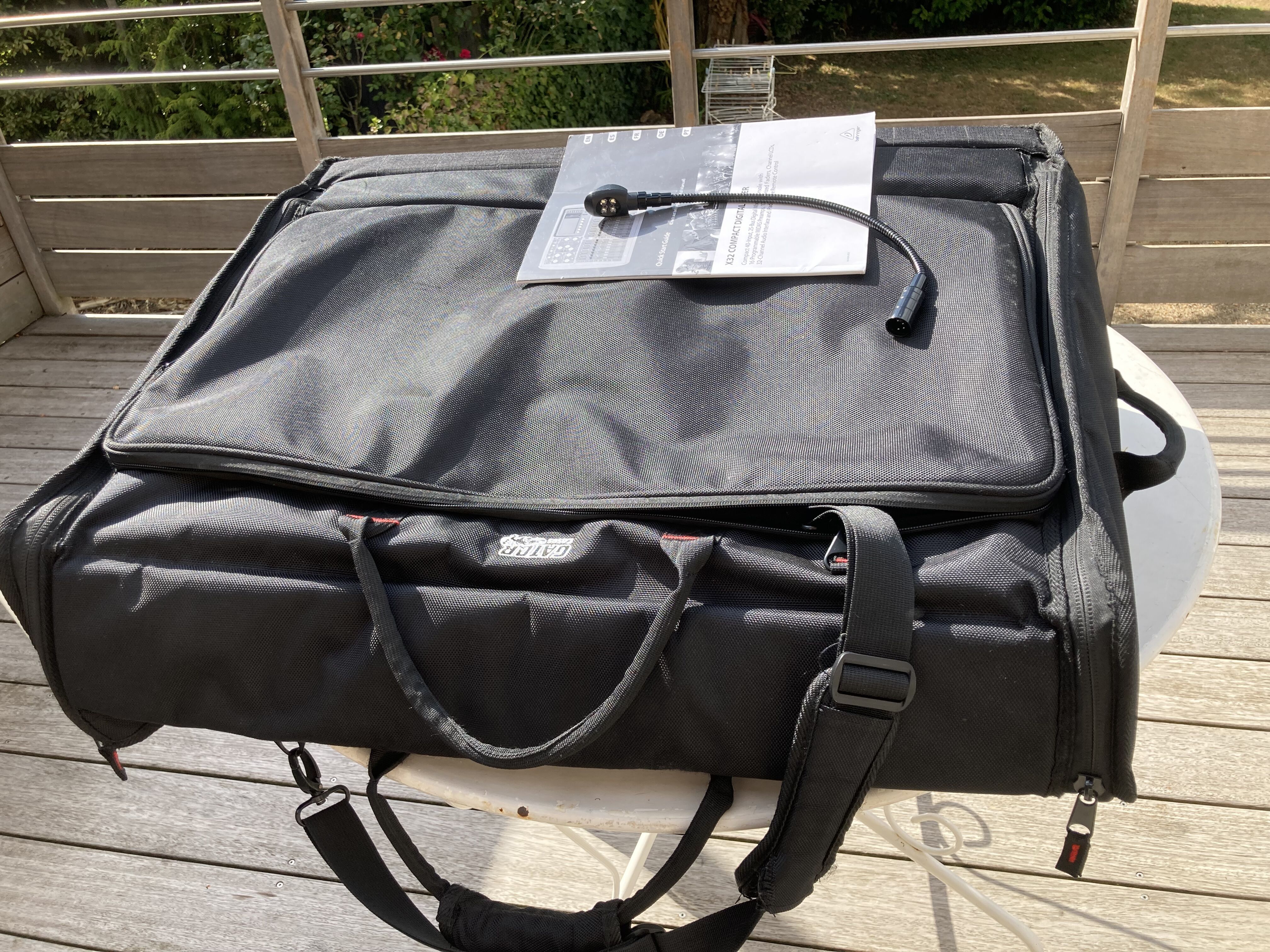Behringer X32 Compact + Housse Gator + Lampe col-de-cygne