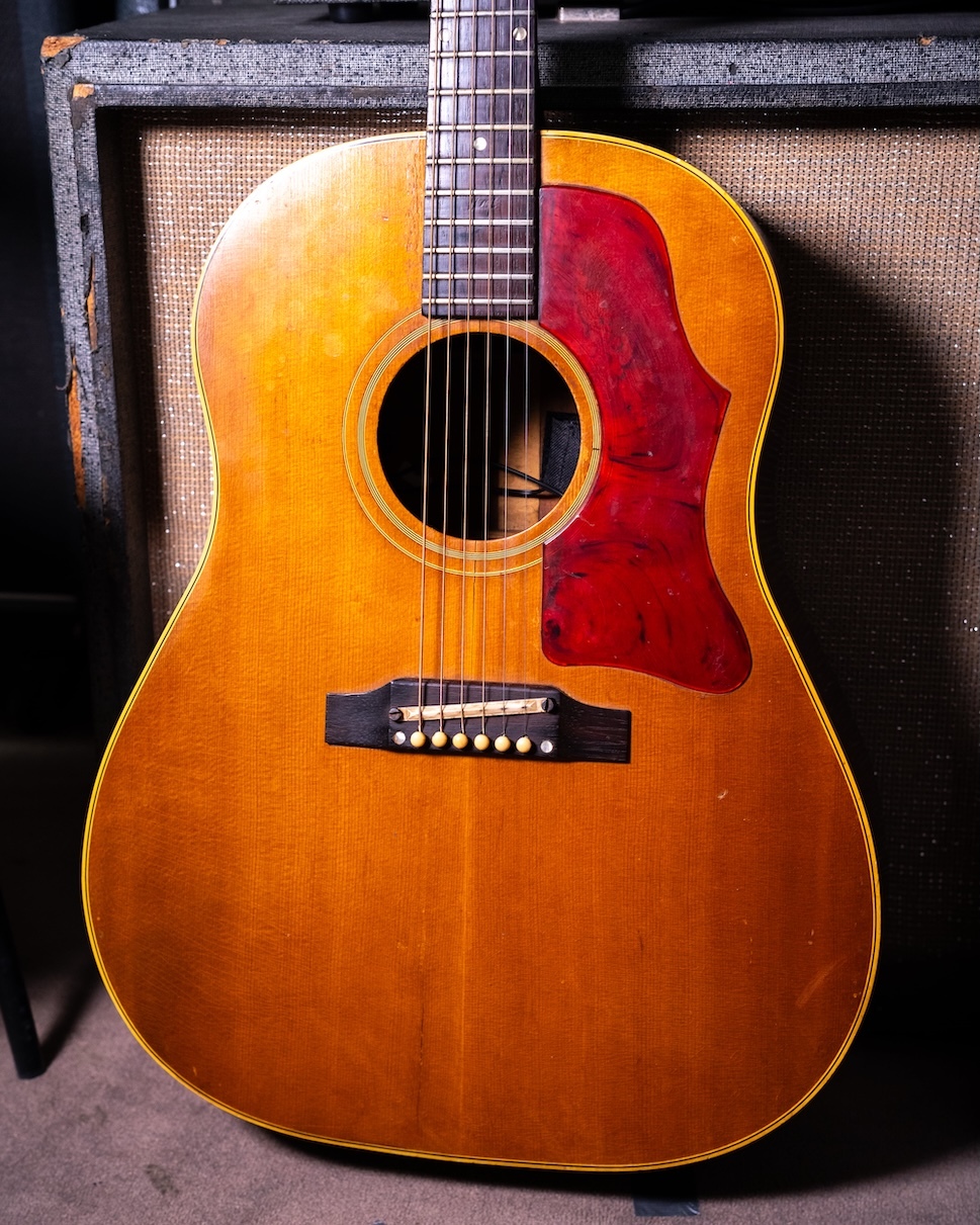 gibson-J50-deryck-whibley-01