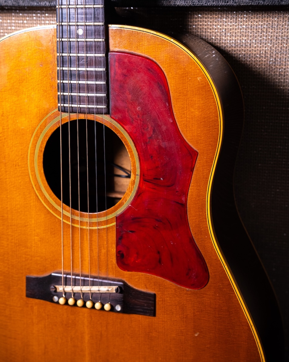gibson-J50-deryck-whibley-02