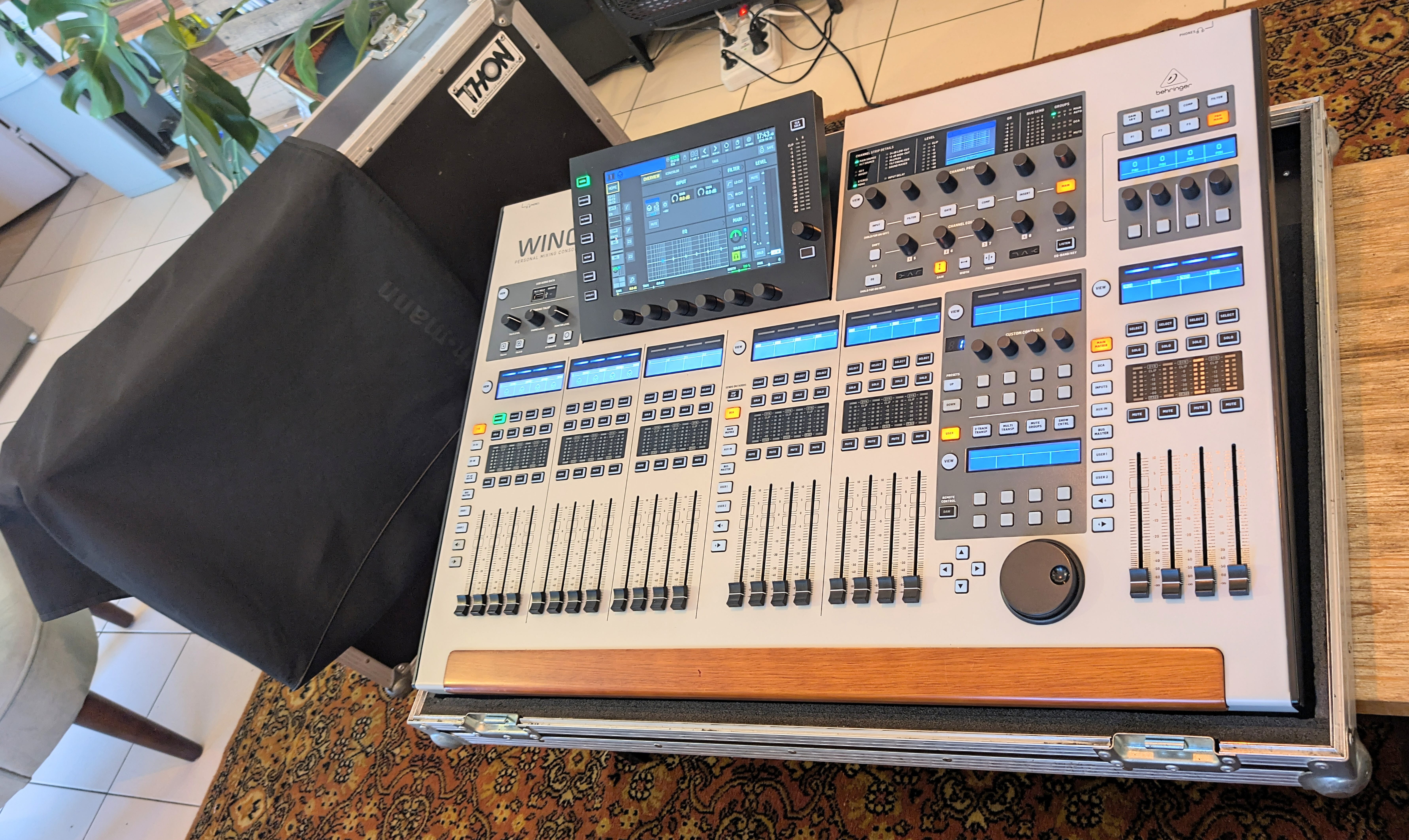 Behringer Wing Mixer Full-size