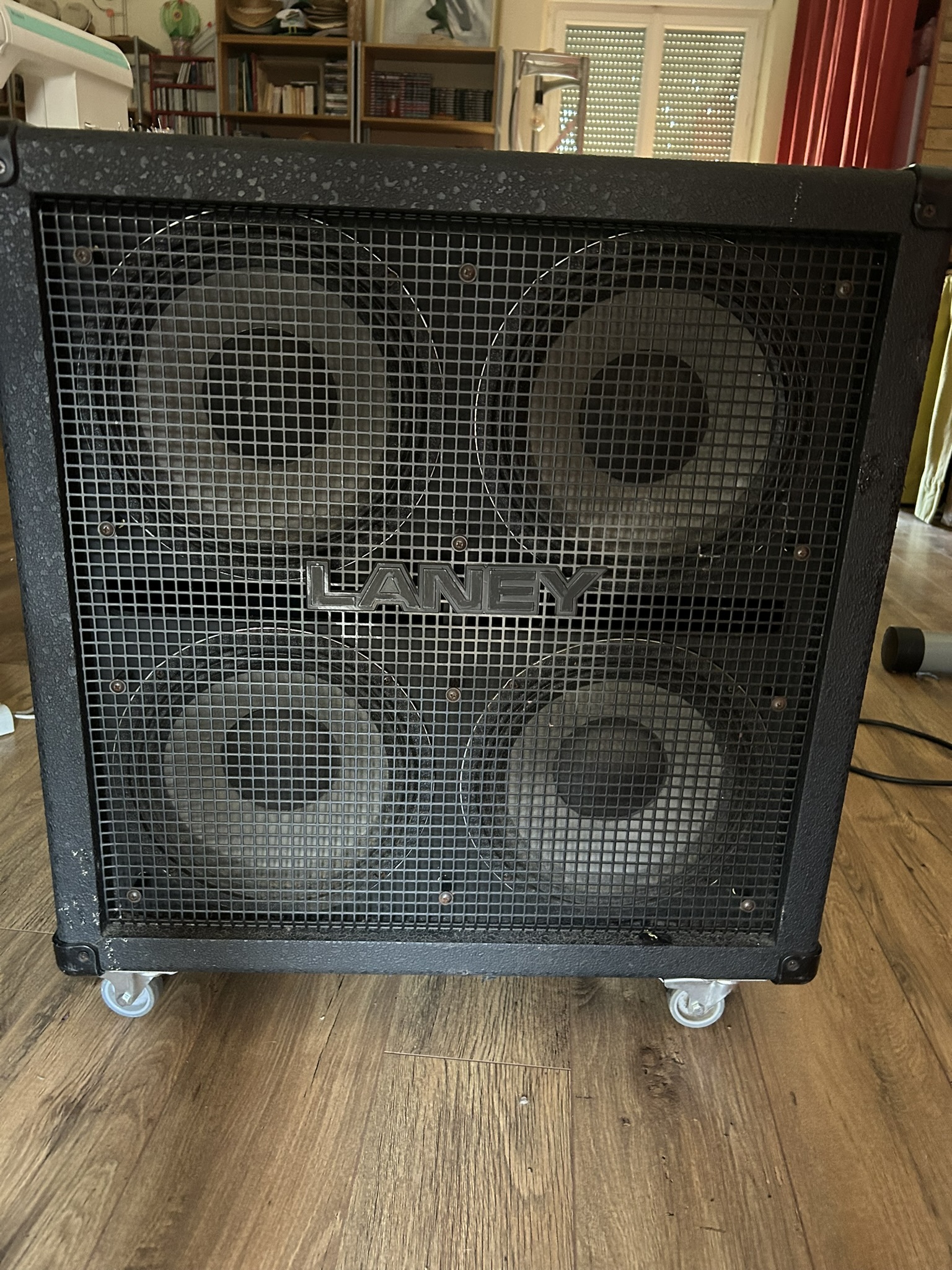 Baffle basse Laney B410 240 W 4ohms