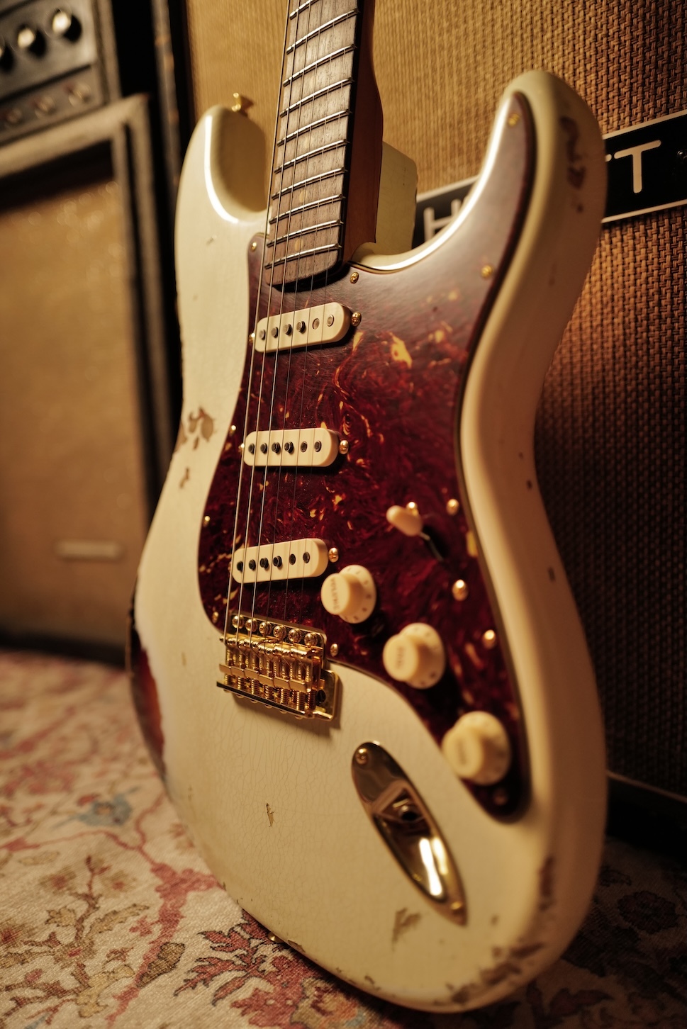 Fender-Stratocaster-Custom-Shop-Super-Heavy-Relic-Sunburst-Overspray-Olympic-White-03