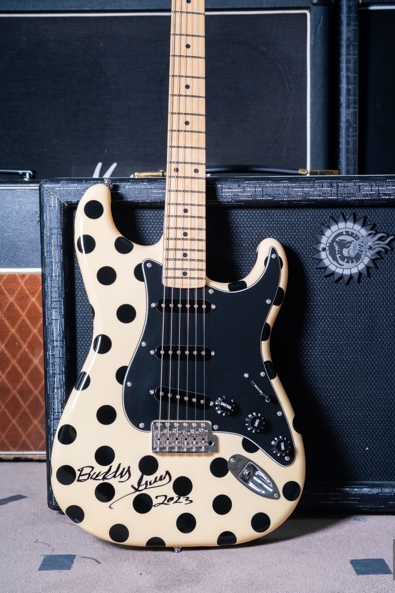Fender Stratocaster Polka Dot White Signée par Buddy Guy